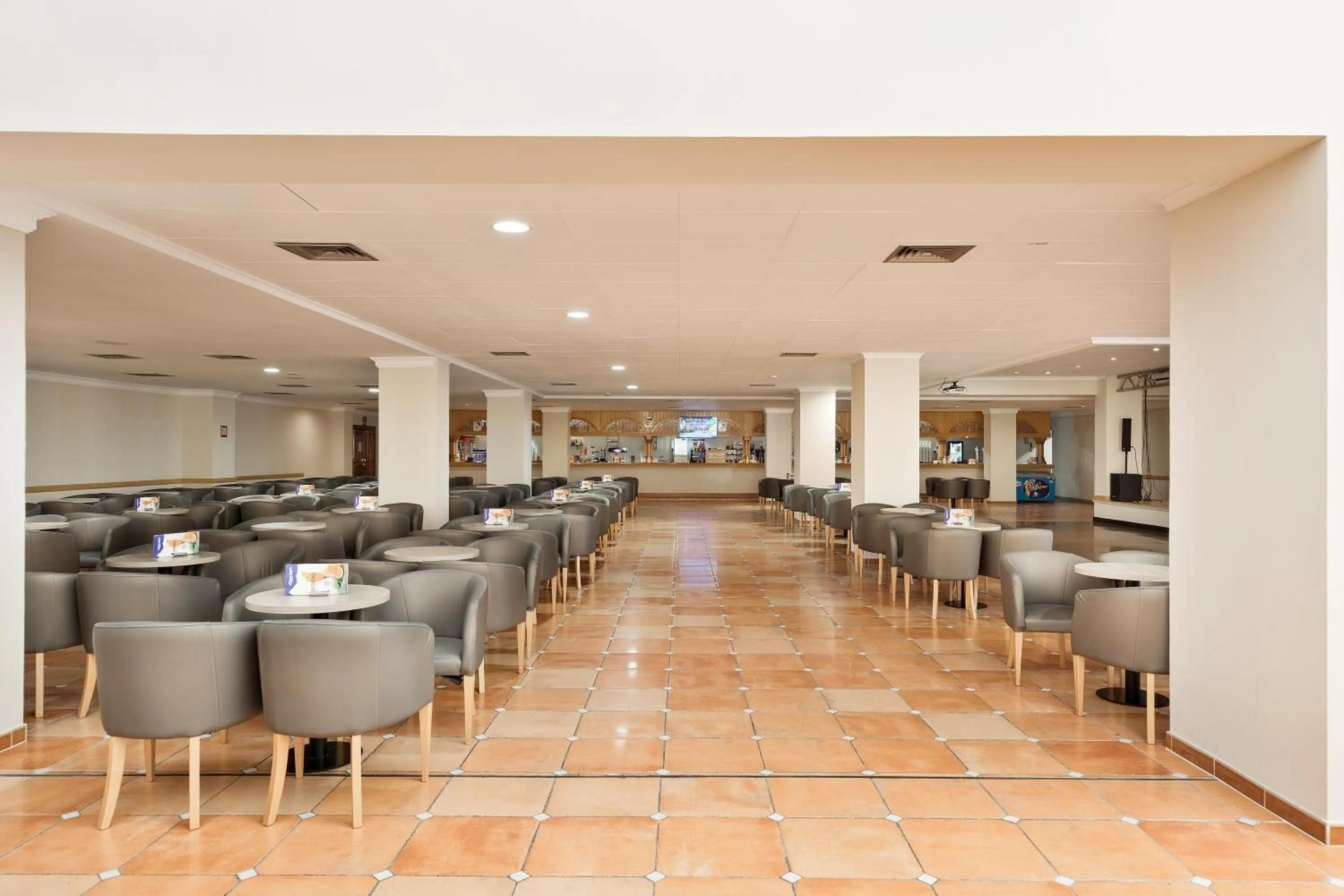 Lounge or bar in Hotel Best Roquetas