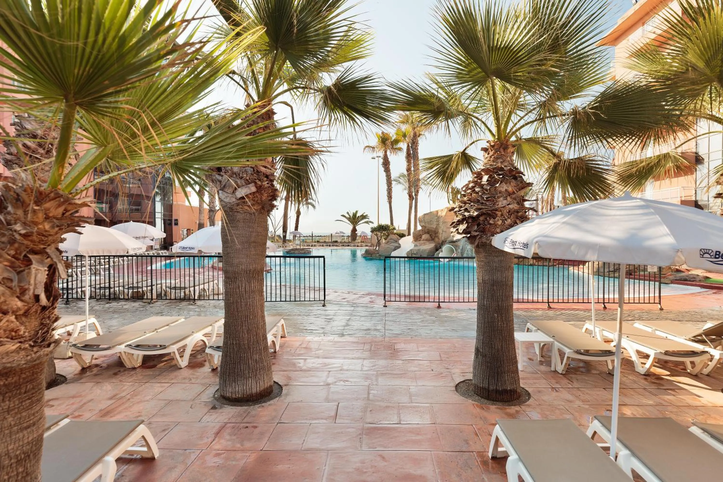 Swimming pool in Hotel Best Roquetas