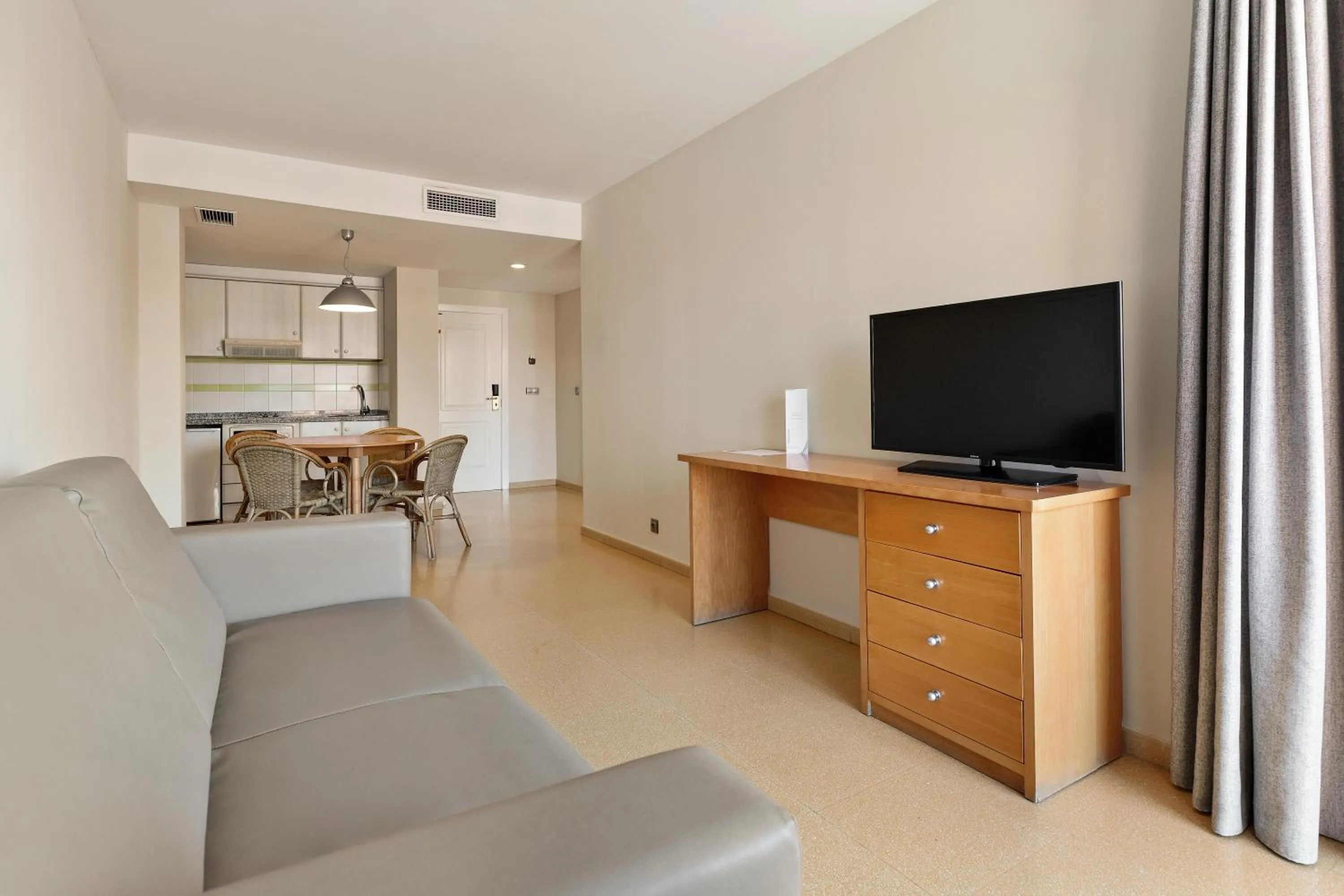 Photo of the whole room in Hotel Best Roquetas