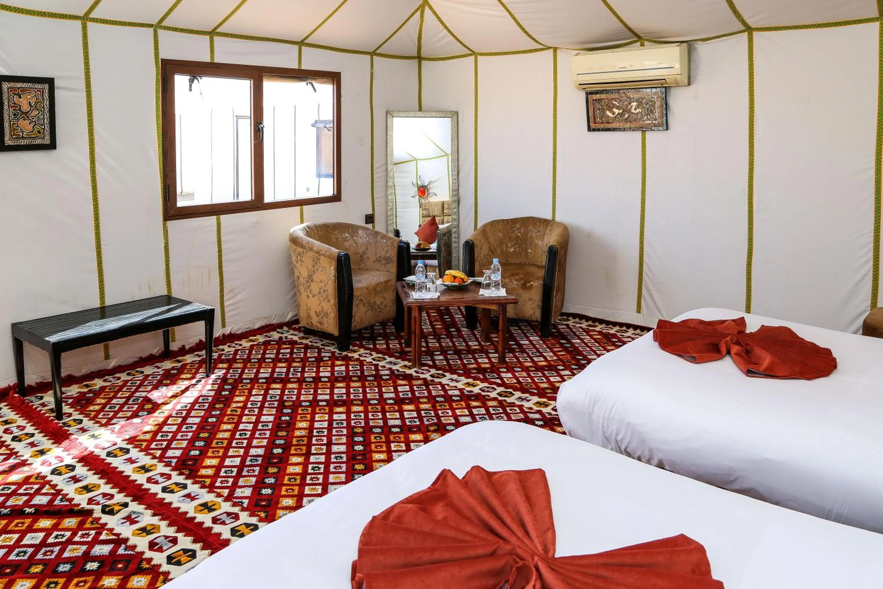 Dining area, Bed in Yakout Merzouga Luxury Camp