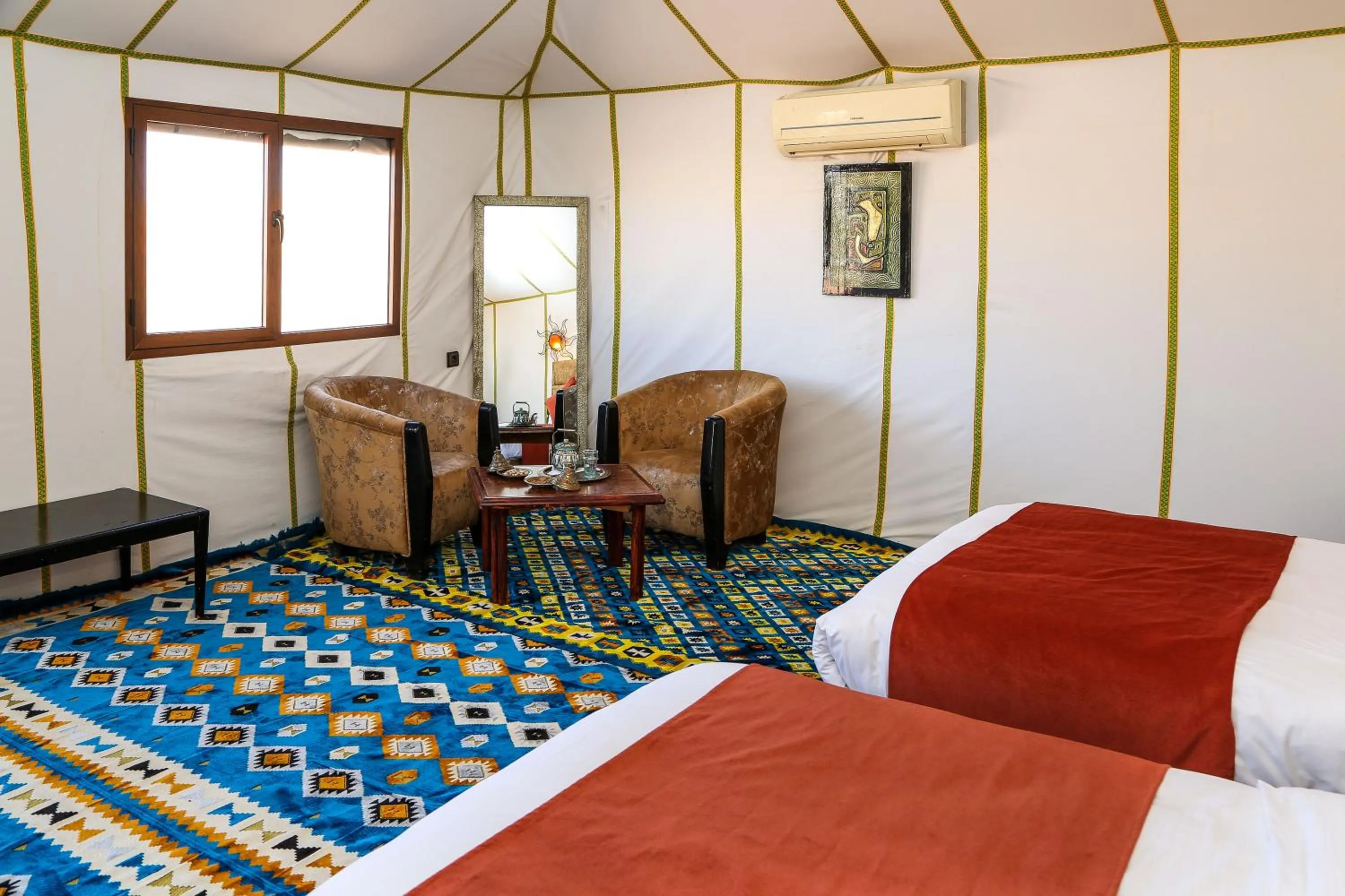 Dining area, Bed in Yakout Merzouga Luxury Camp