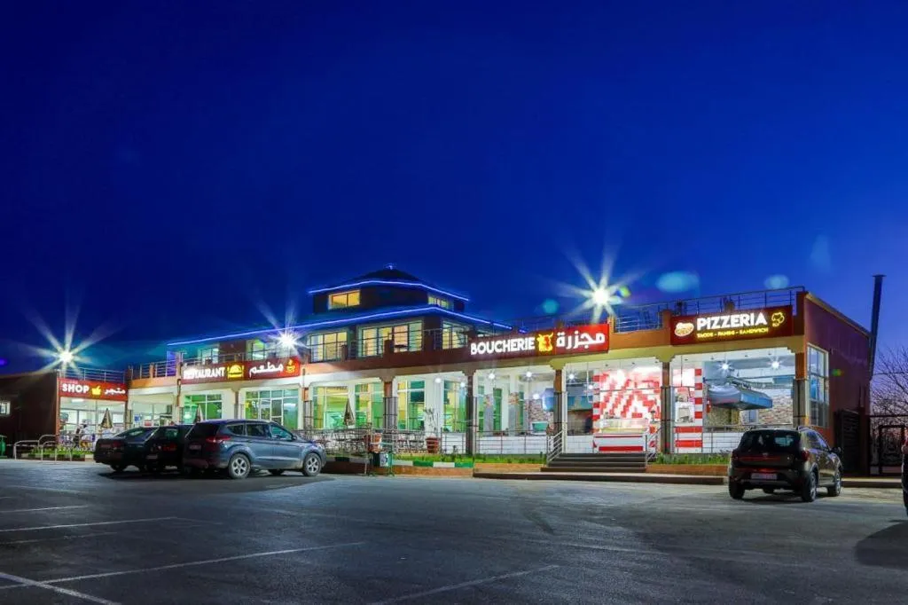 Restaurant/places to eat in HOTEL LA POMME ZAIDA