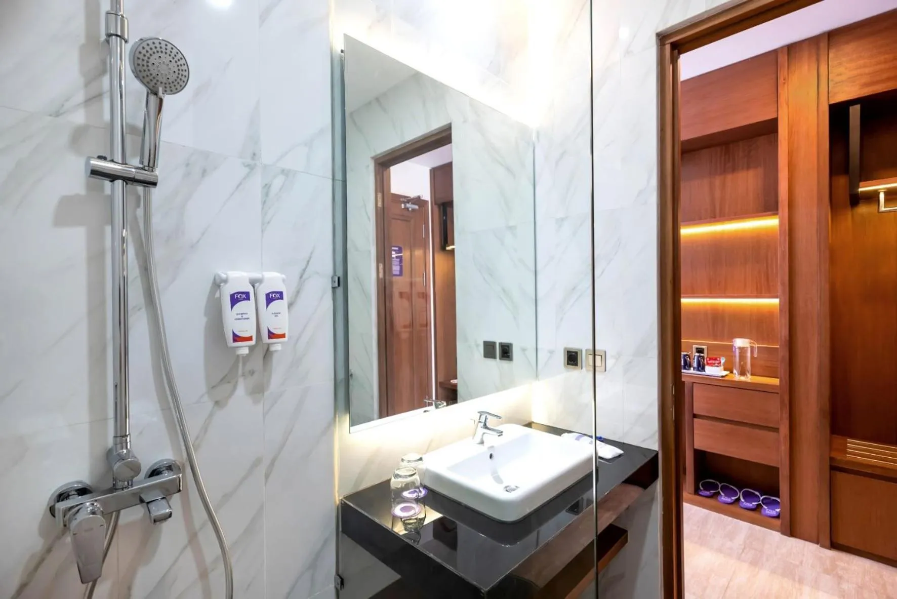 Bathroom, Bed in FOX HARRIS Hotel & Convention Banjarnegara