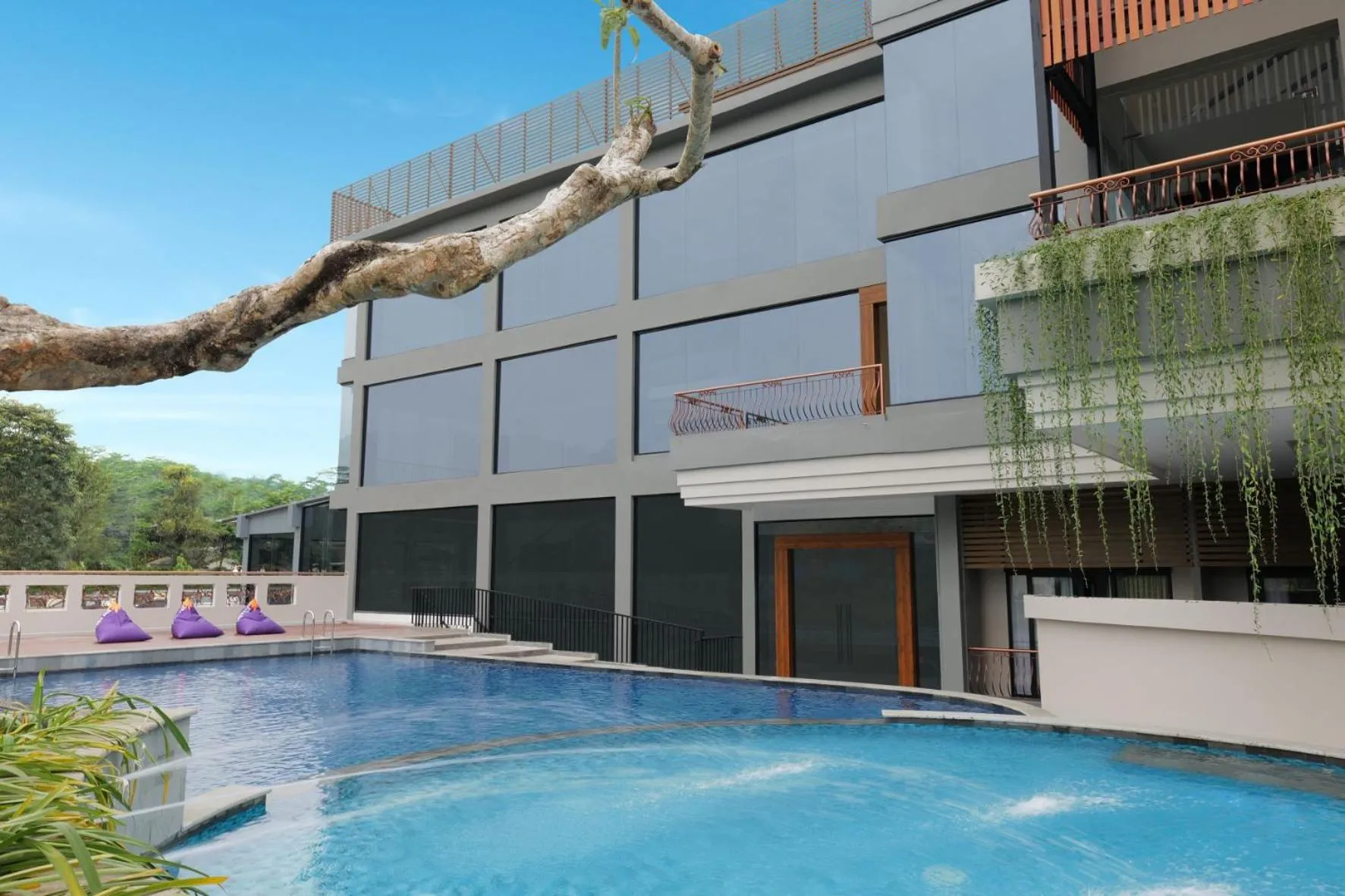 Pool view in FOX HARRIS Hotel & Convention Banjarnegara