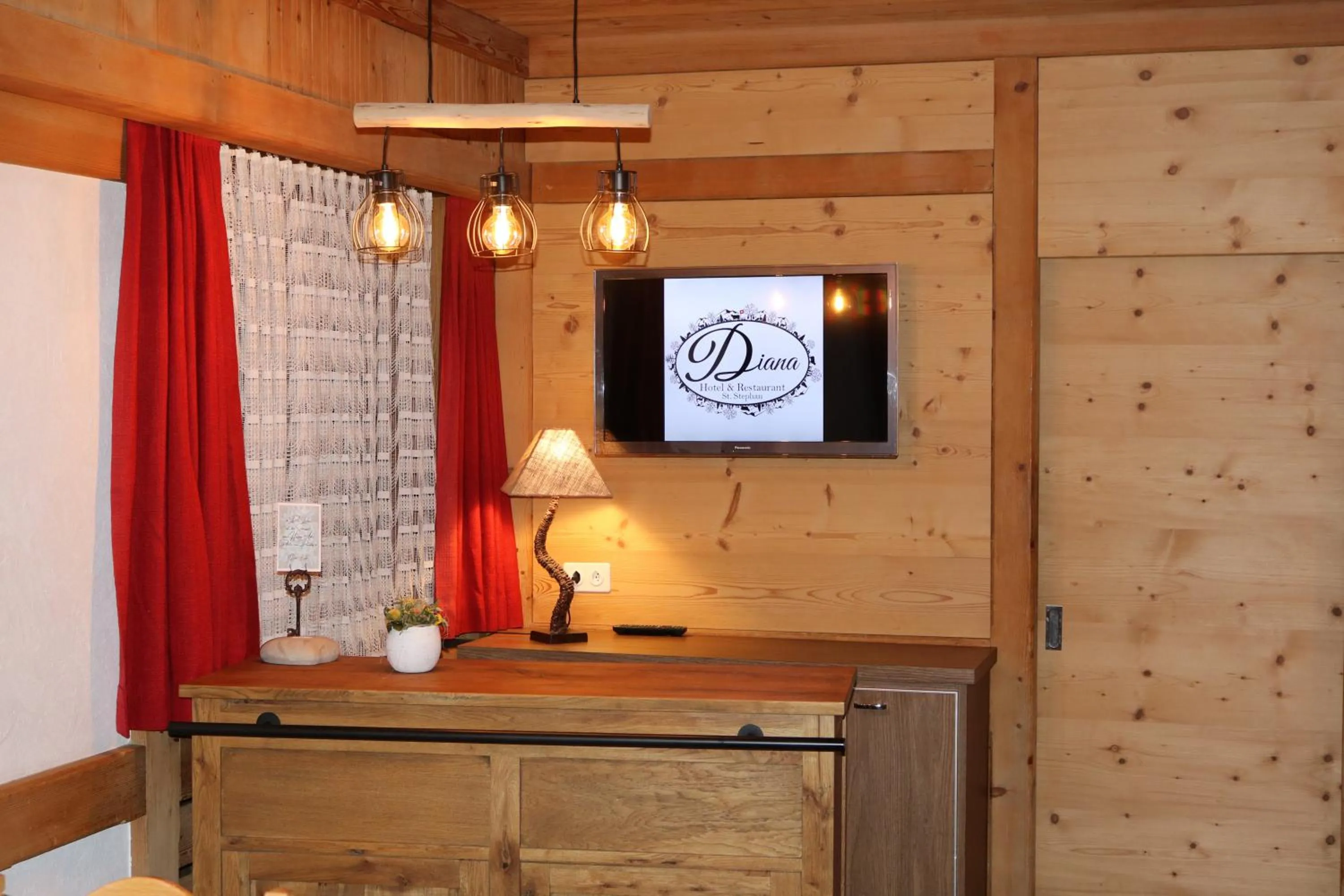 TV and multimedia, TV/Entertainment Center in Hotel & Restaurant Diana