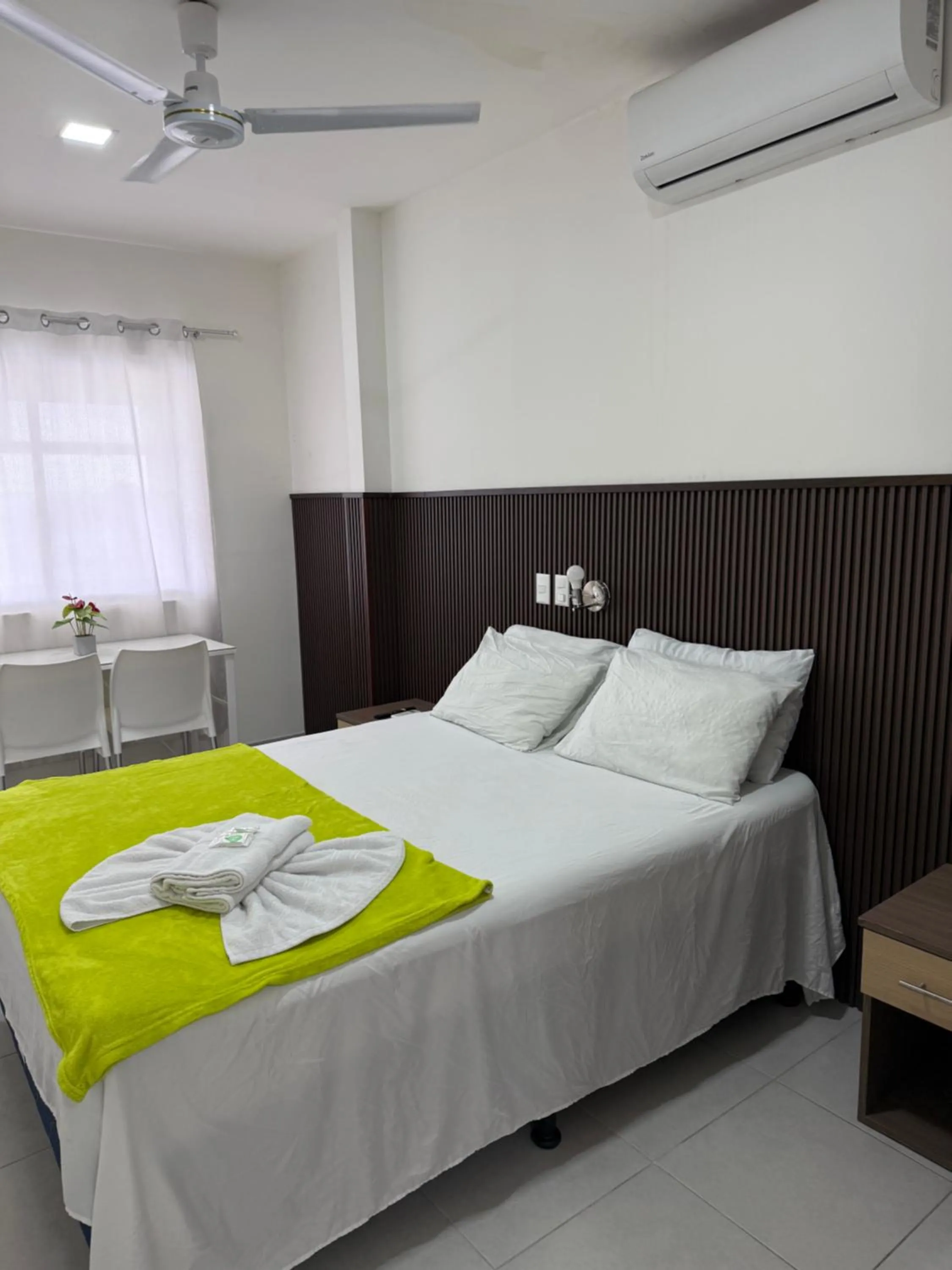 Bed in Hotel Sabana Inn
