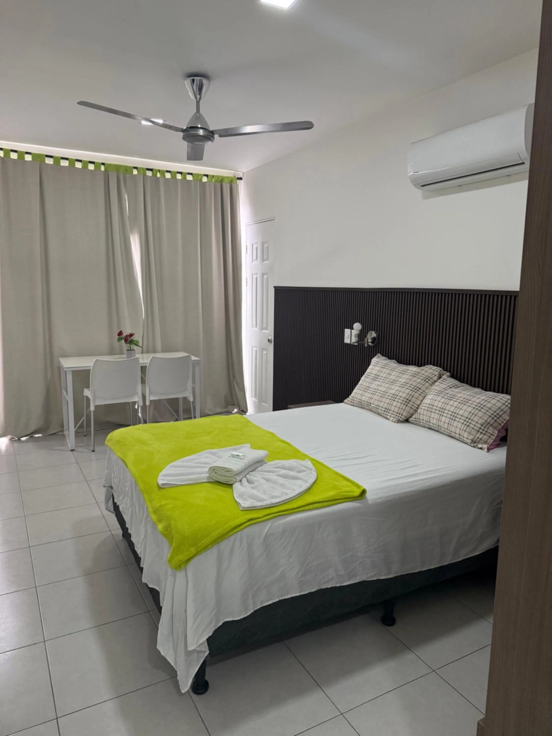 Bed in Hotel Sabana Inn