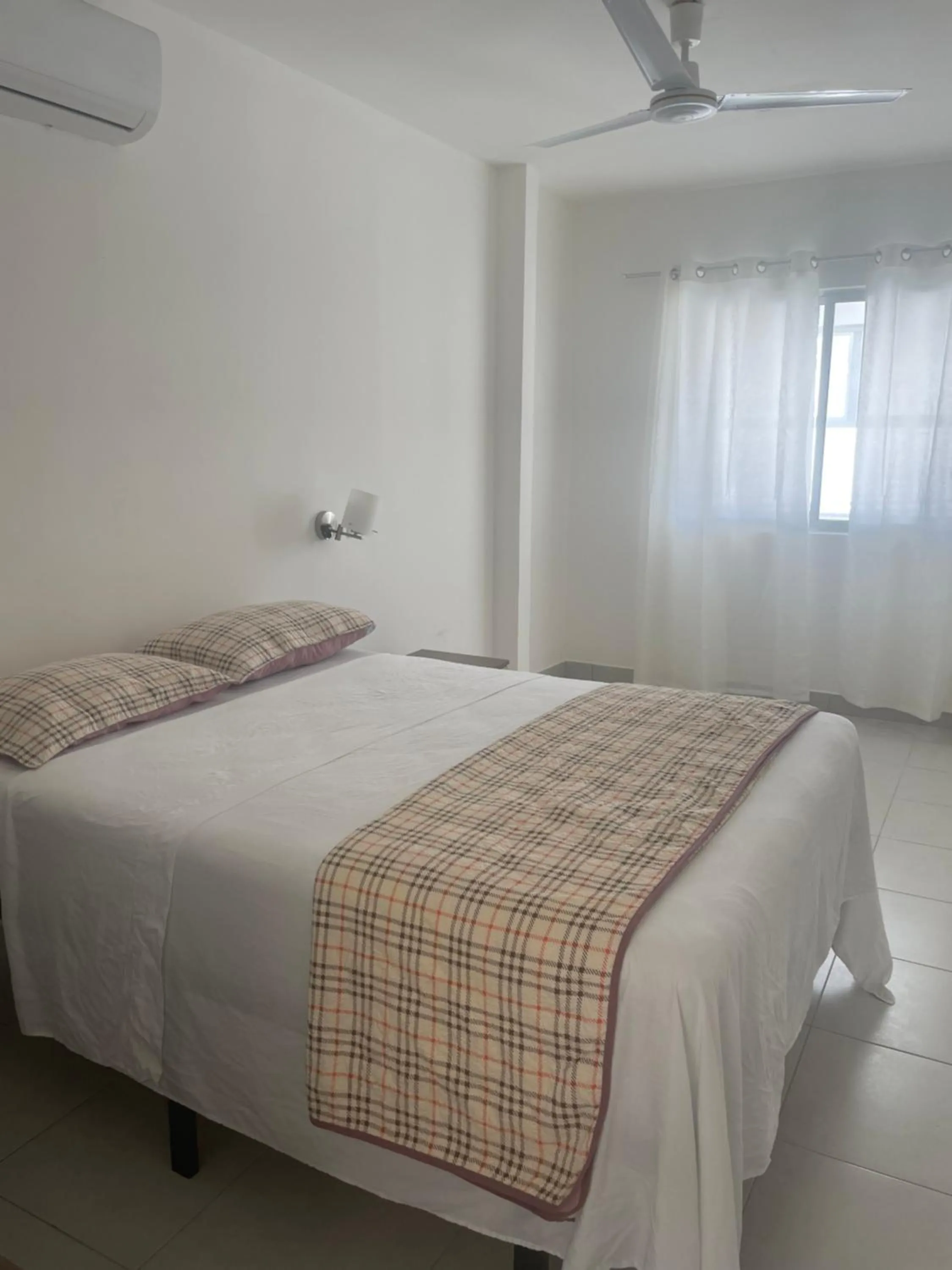 Bed in Hotel Sabana Inn