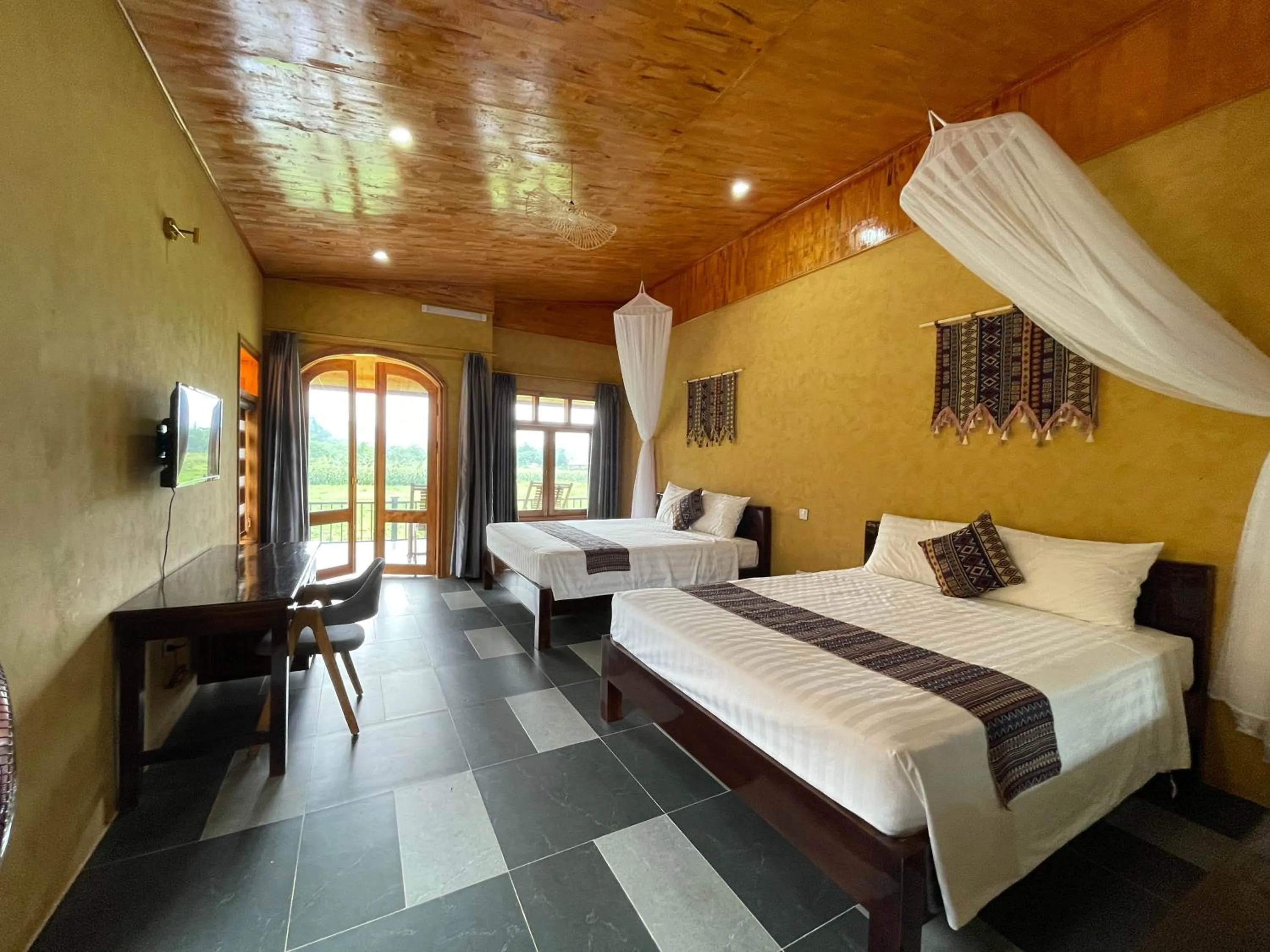 Photo of the whole room, Bed in Sky Bay Lodge
