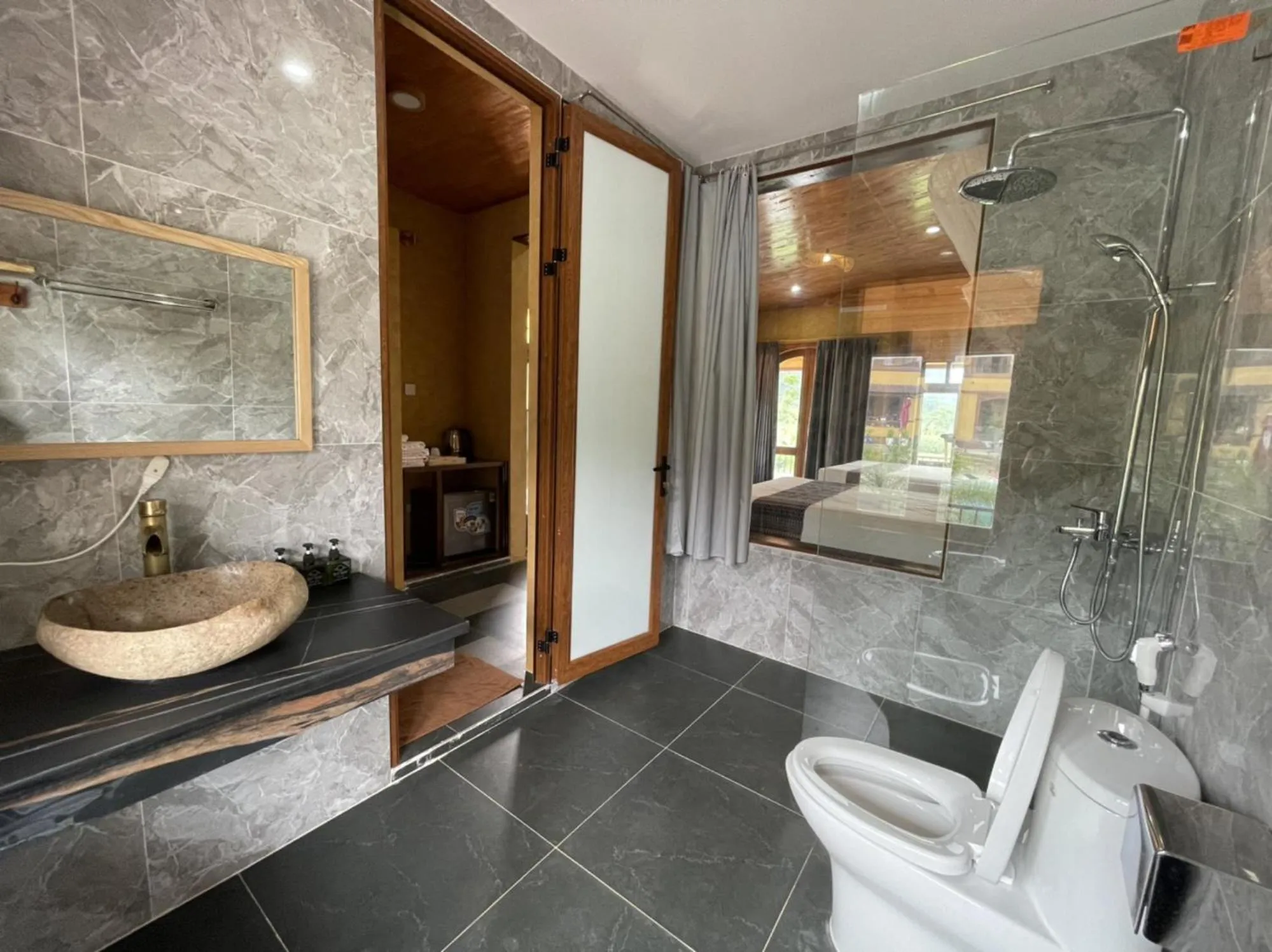 Shower in Sky Bay Lodge