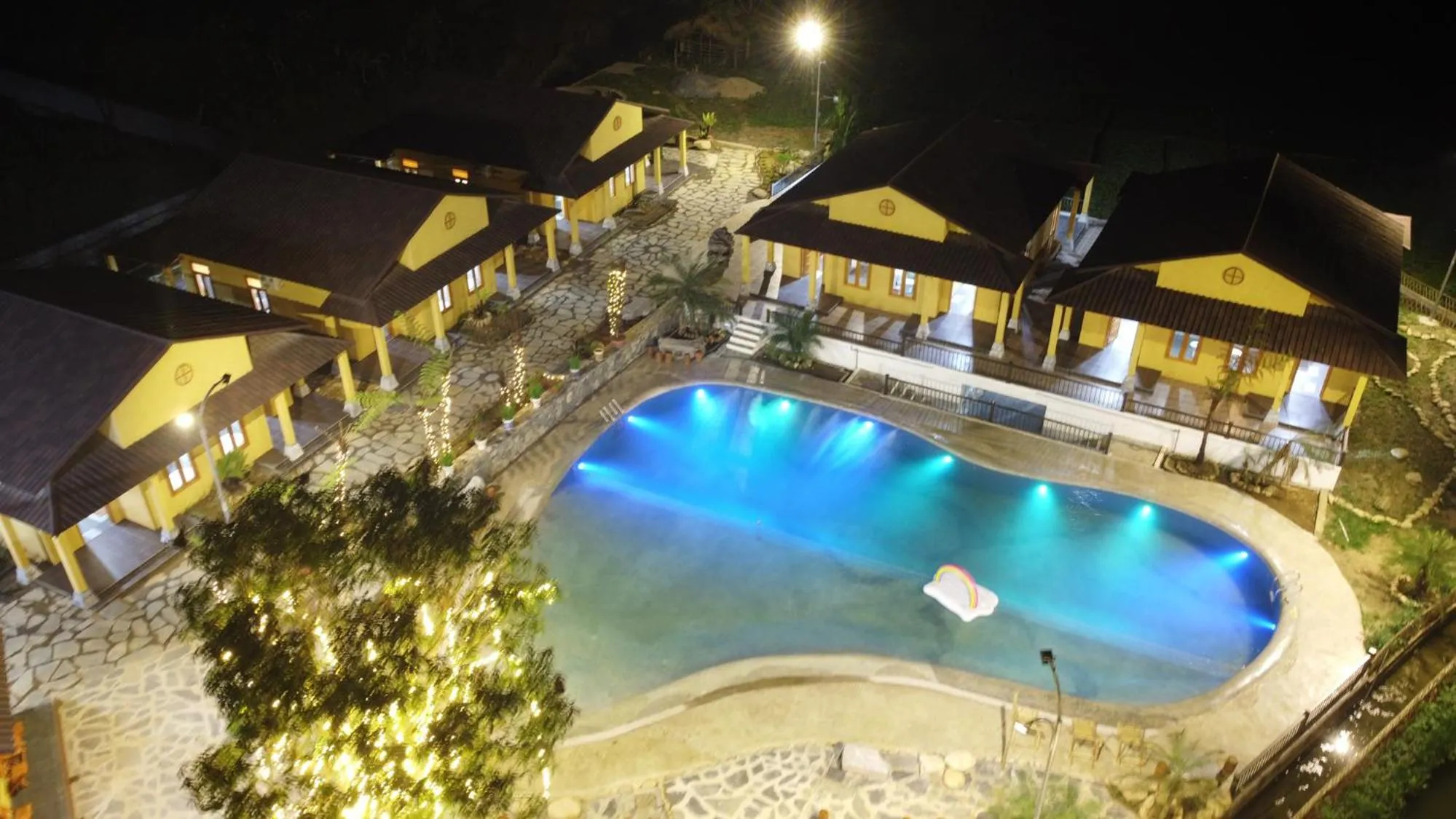 Swimming pool in Sky Bay Lodge