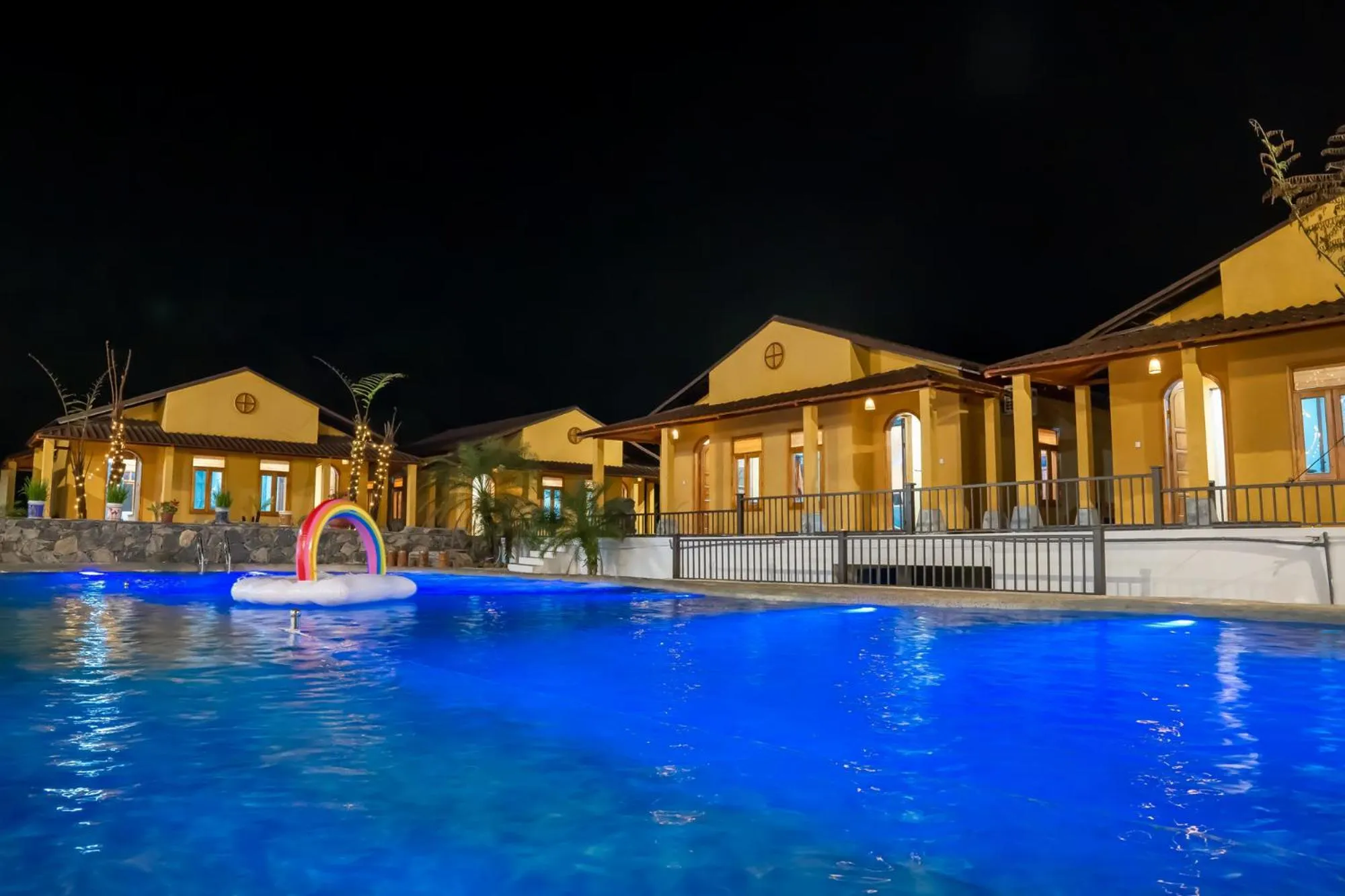 Swimming pool in Sky Bay Lodge