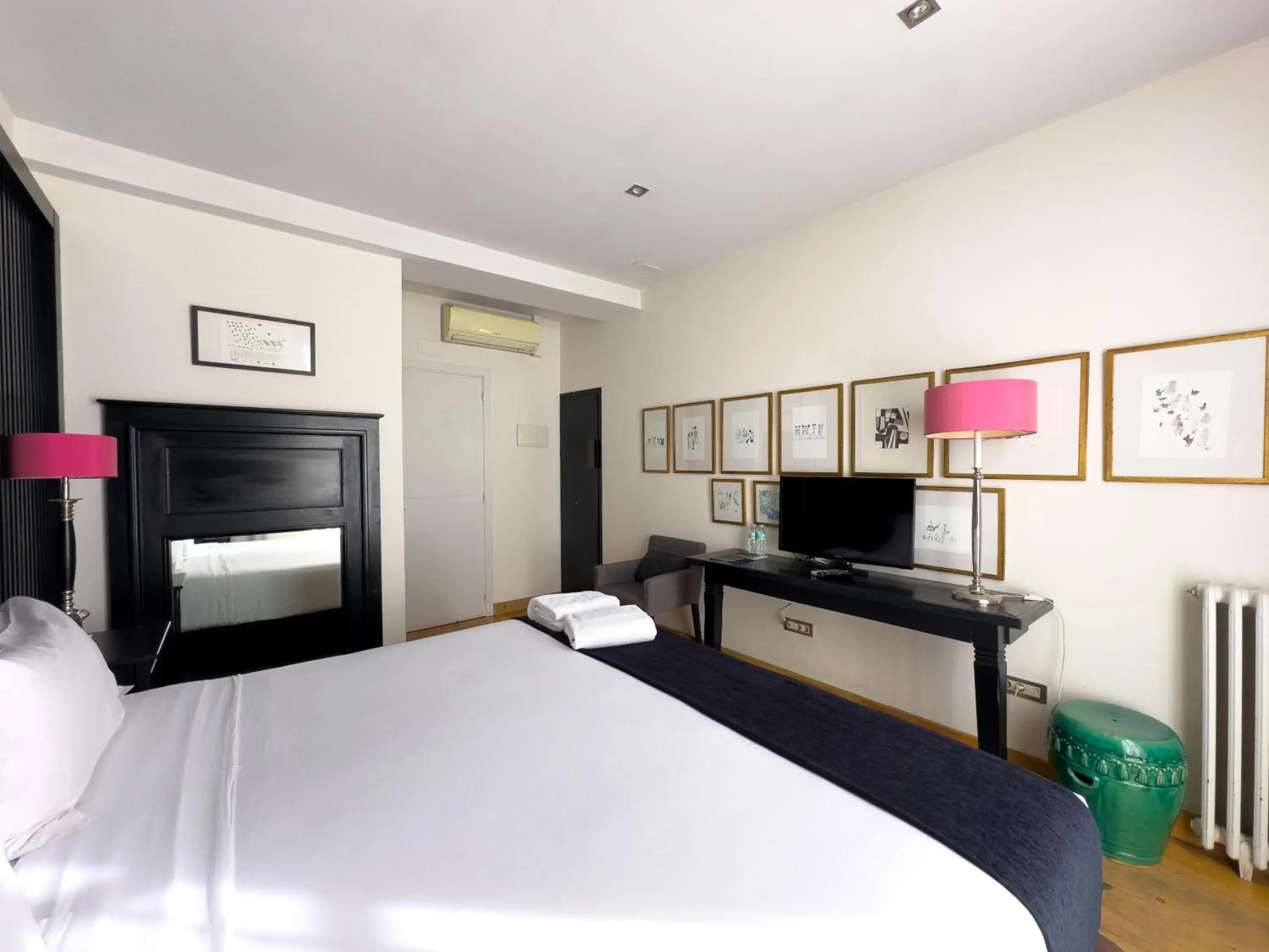 Deluxe Double or Twin Room with shared lounge in Hotel Market Deluxe Double or Twin Room with shared lounge in Hotel Market