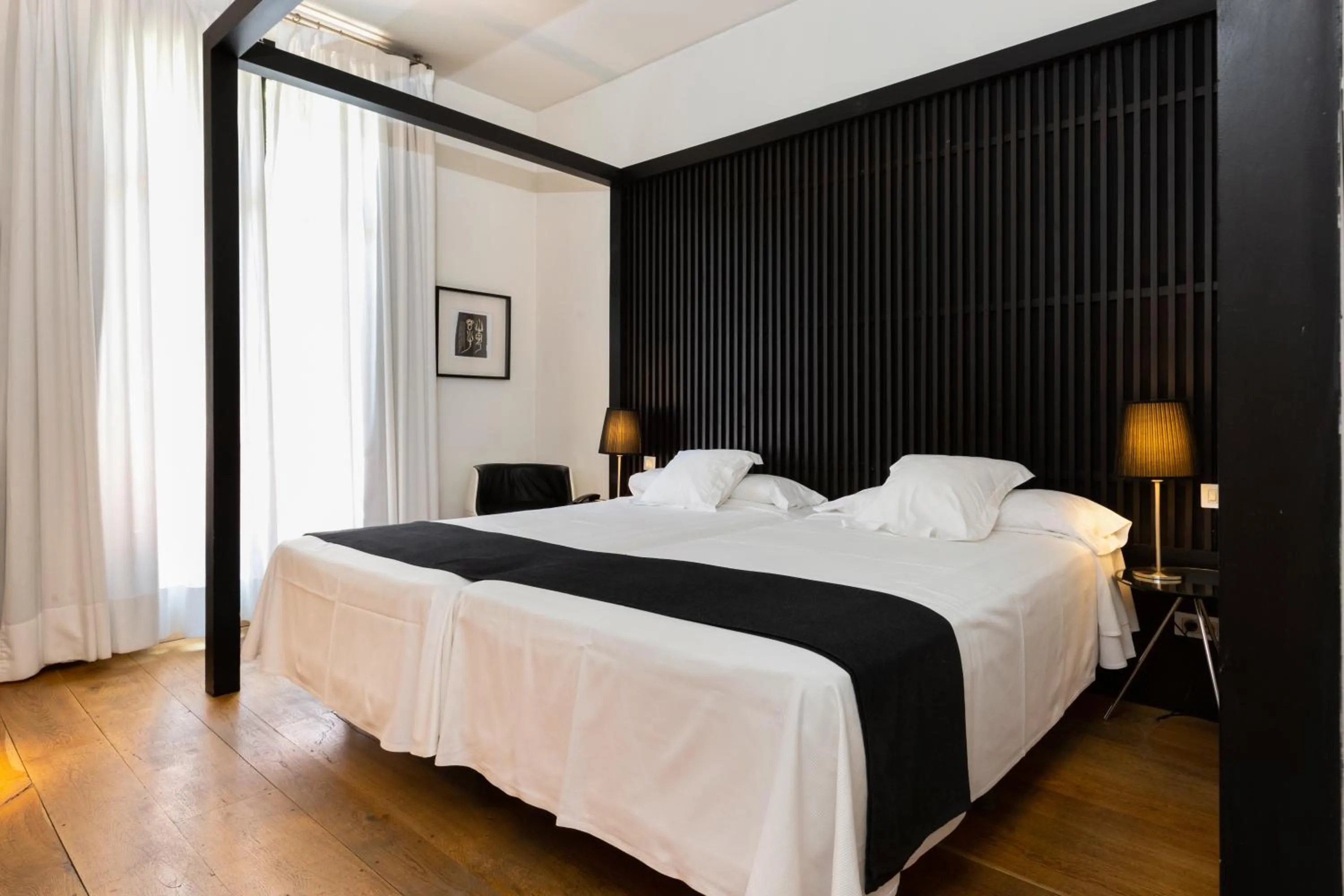 Photo of the whole room, Bed in Hotel Market