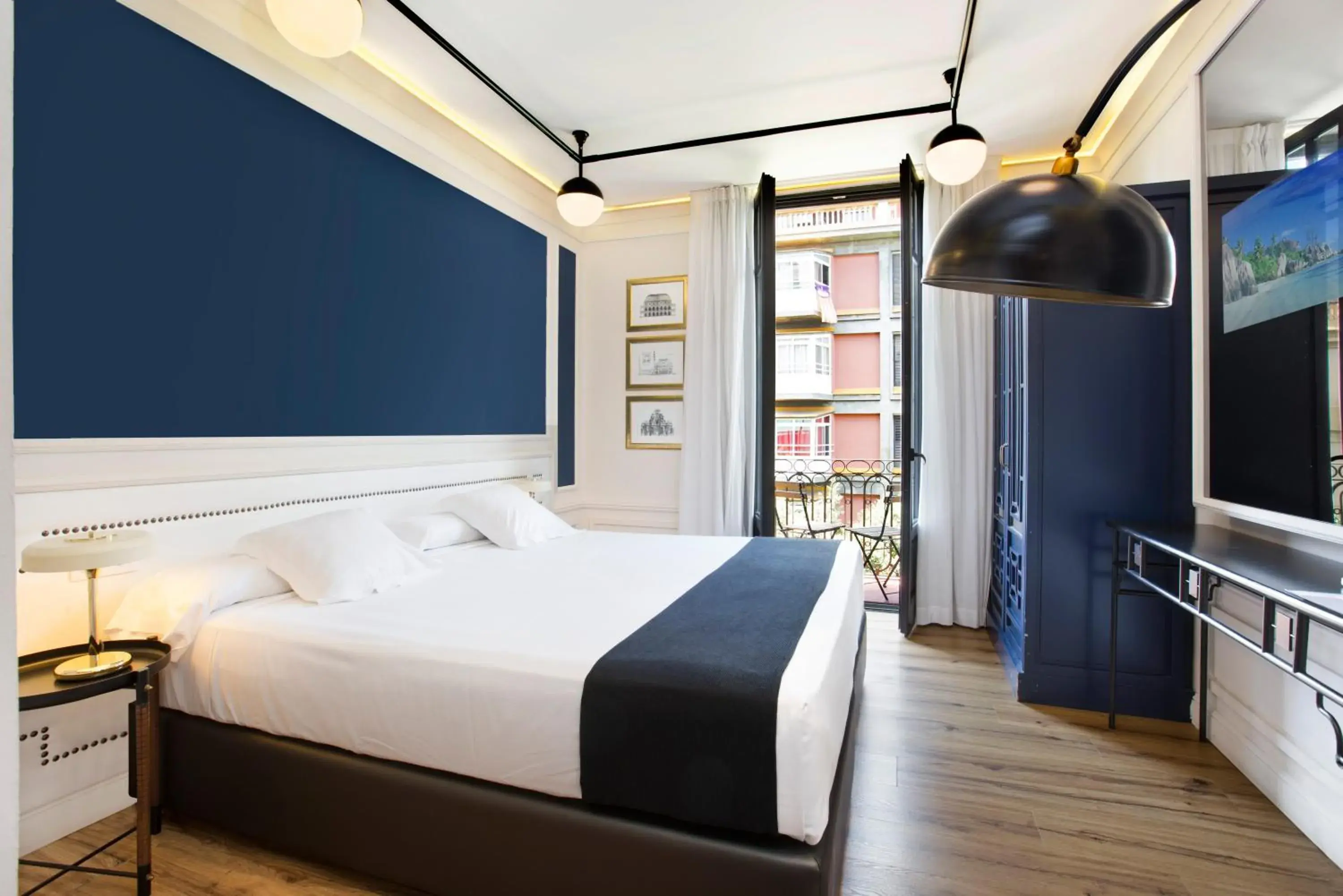 Photo of the whole room, Bed in Hotel Market Photo of the whole room, Bed in Hotel Market