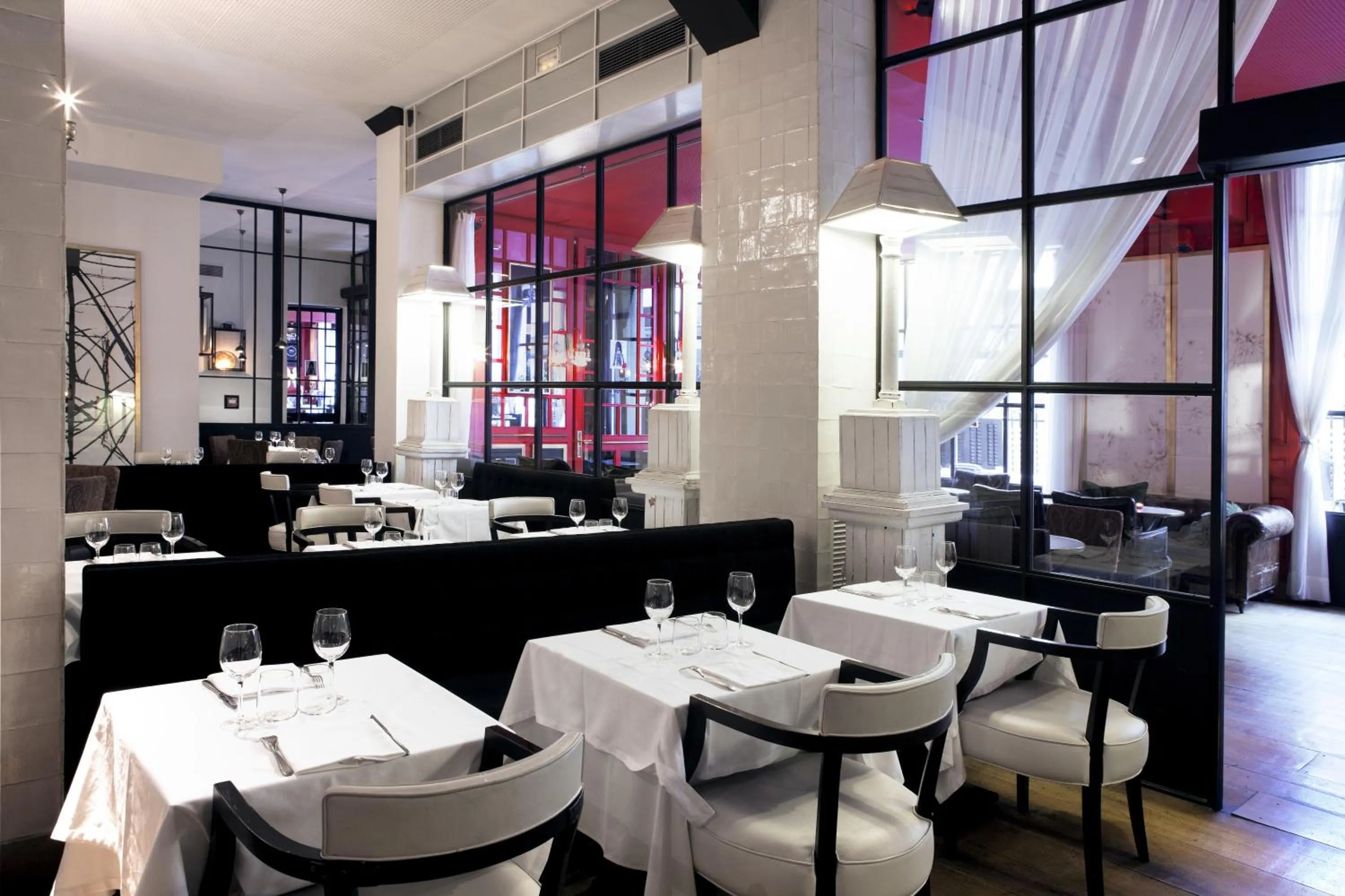 Restaurant/places to eat in Hotel Market