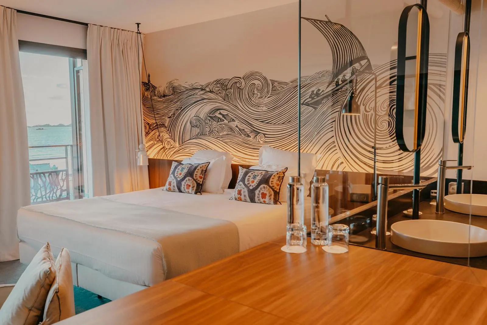 Bed in Hôtel Roz Marine Thalasso Resort