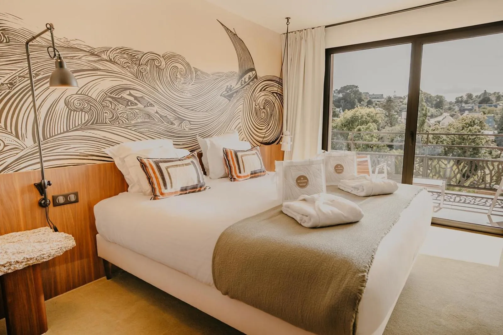 Bed in Hôtel Roz Marine Thalasso Resort