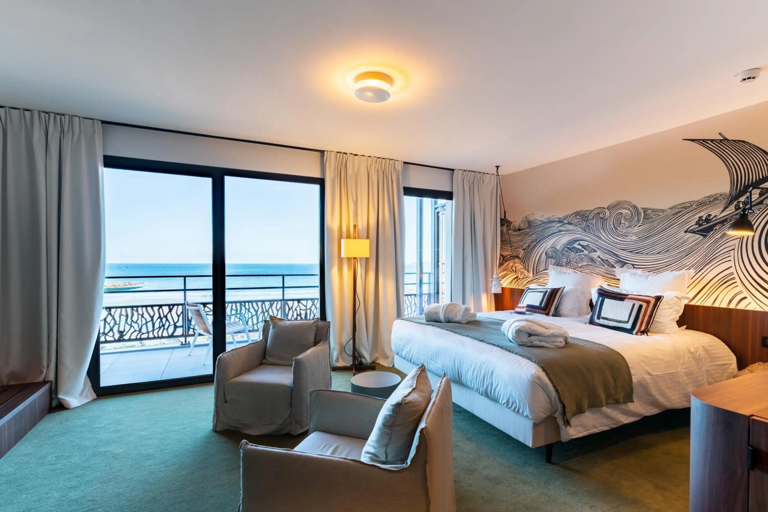 Sea view, Bed in Hôtel Roz Marine Thalasso Resort