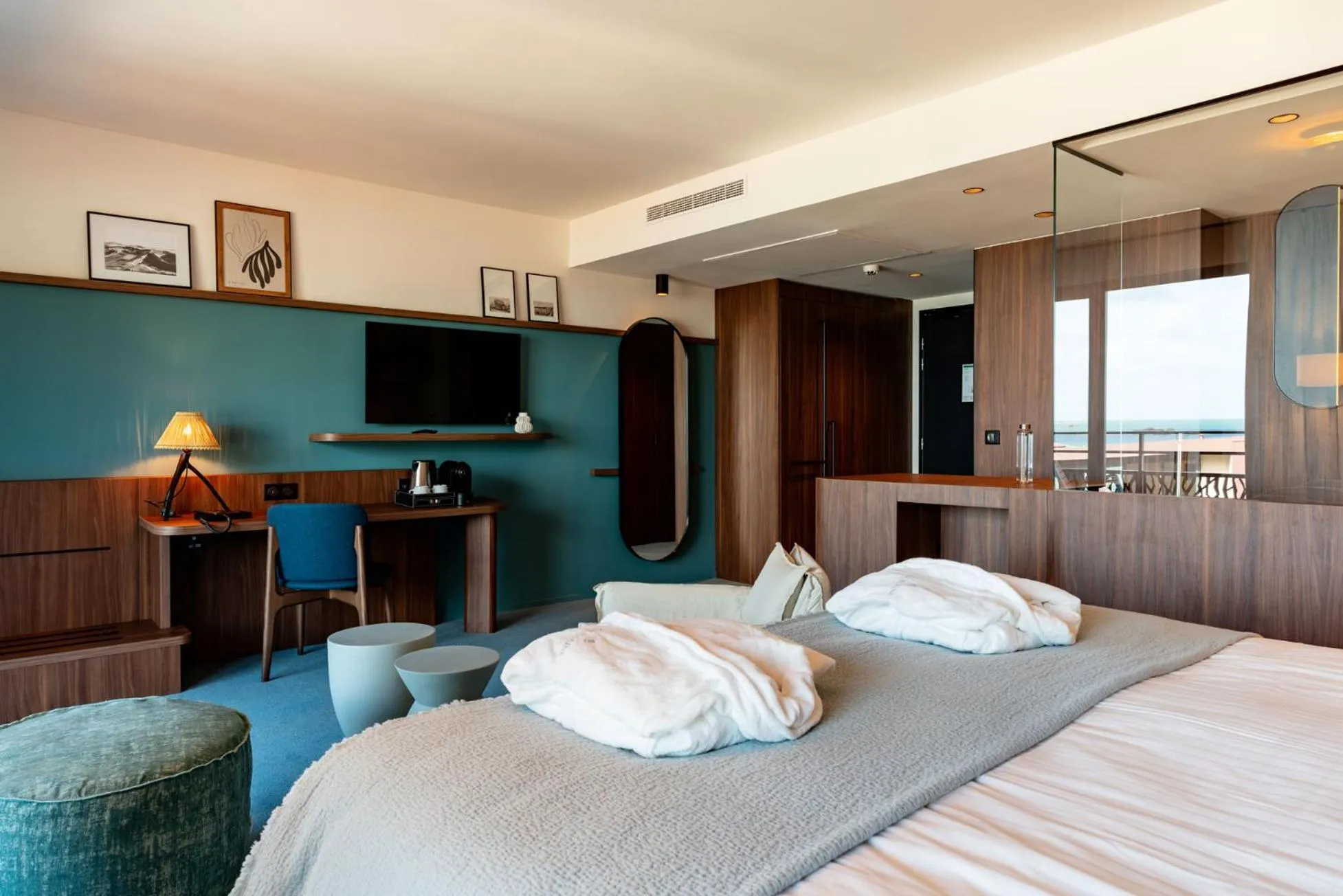 Photo of the whole room, Bed in Hôtel Roz Marine Thalasso Resort