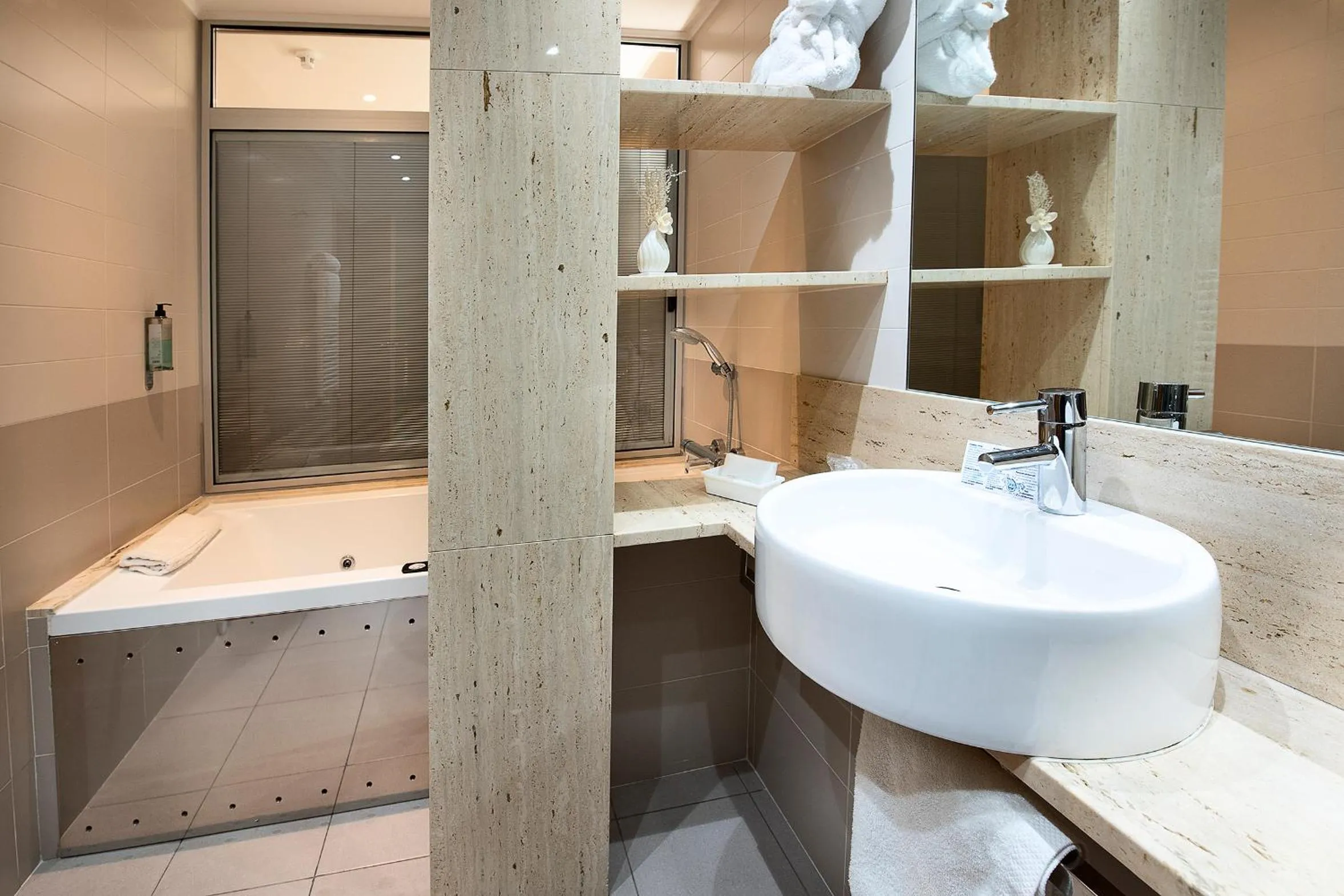Bathroom in Hotel Palau de Girona