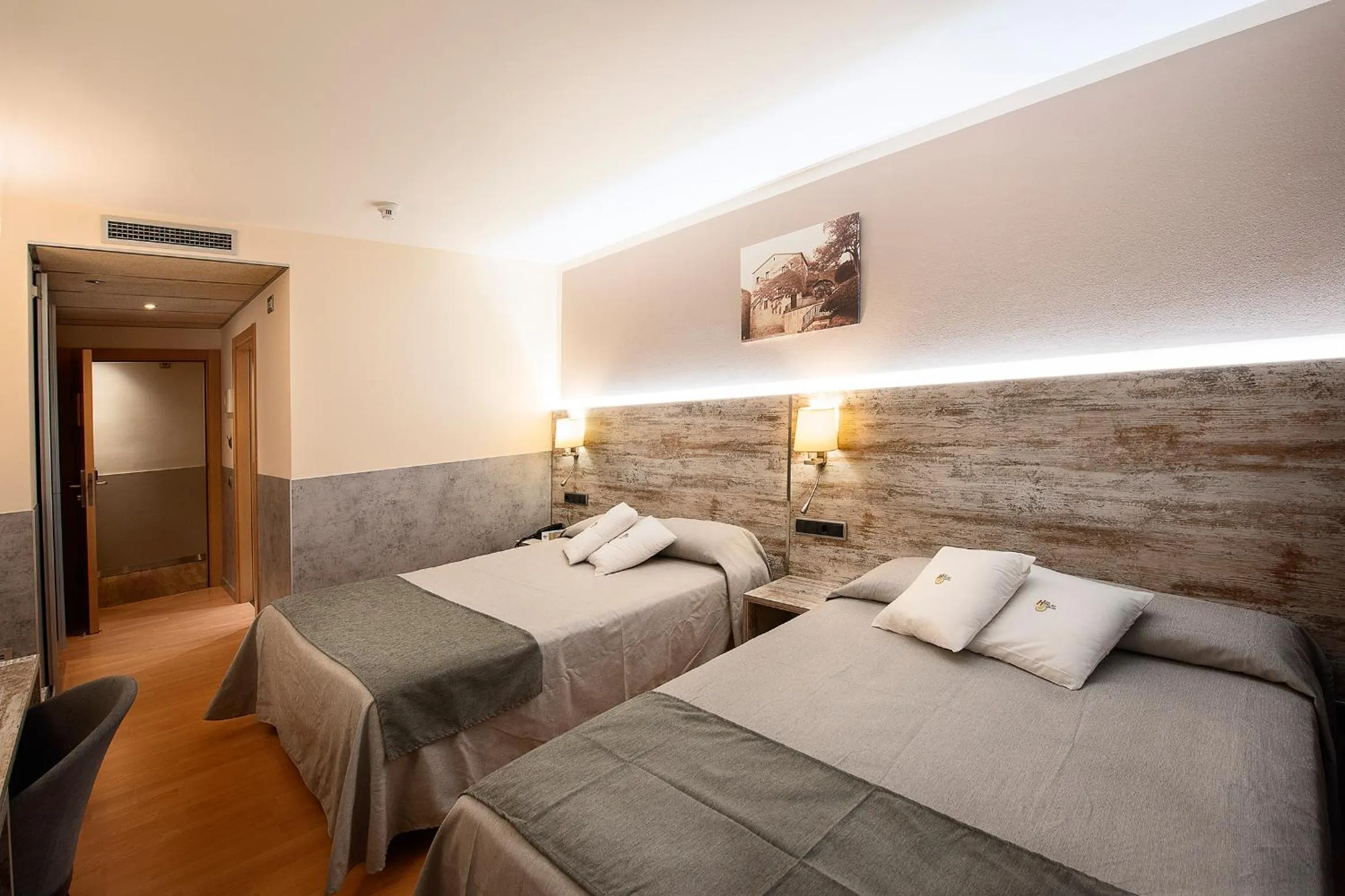 Bed in Hotel Palau de Girona