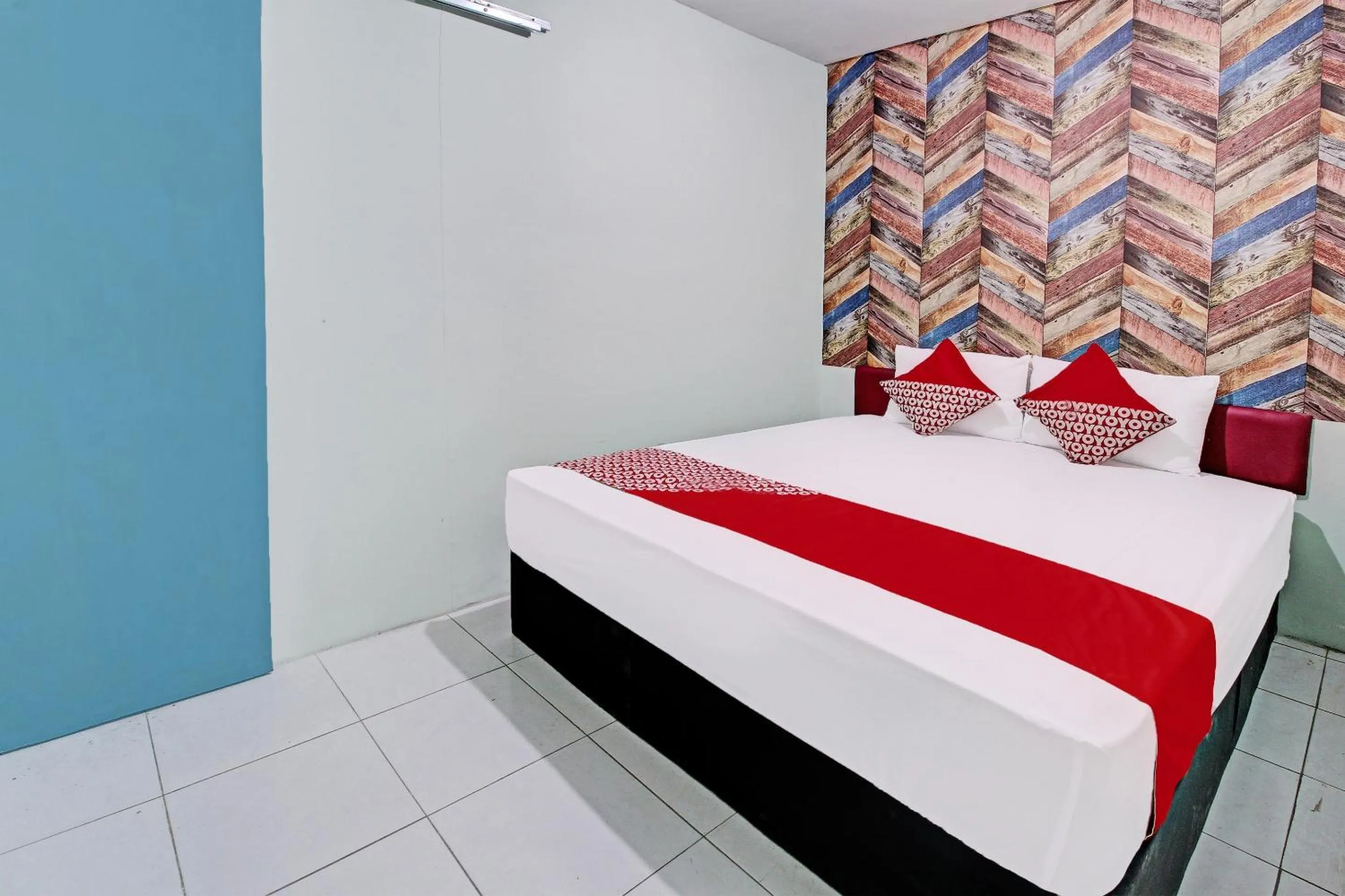 Bedroom, Bed in OYO Life 92032 Utama Hotel & Karaoke