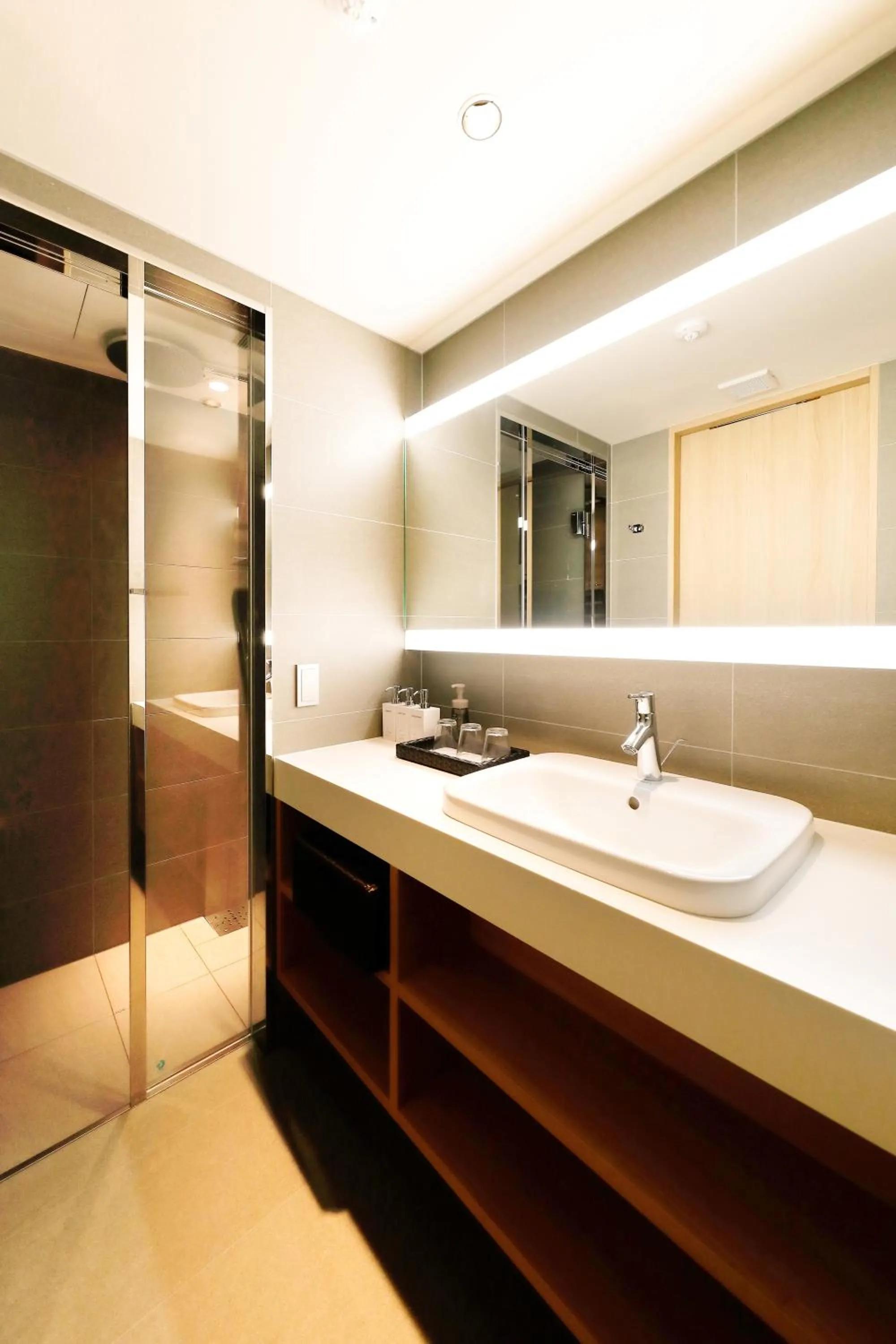 Shower in THE GENERAL KYOTO Bukkouji Shinmachi