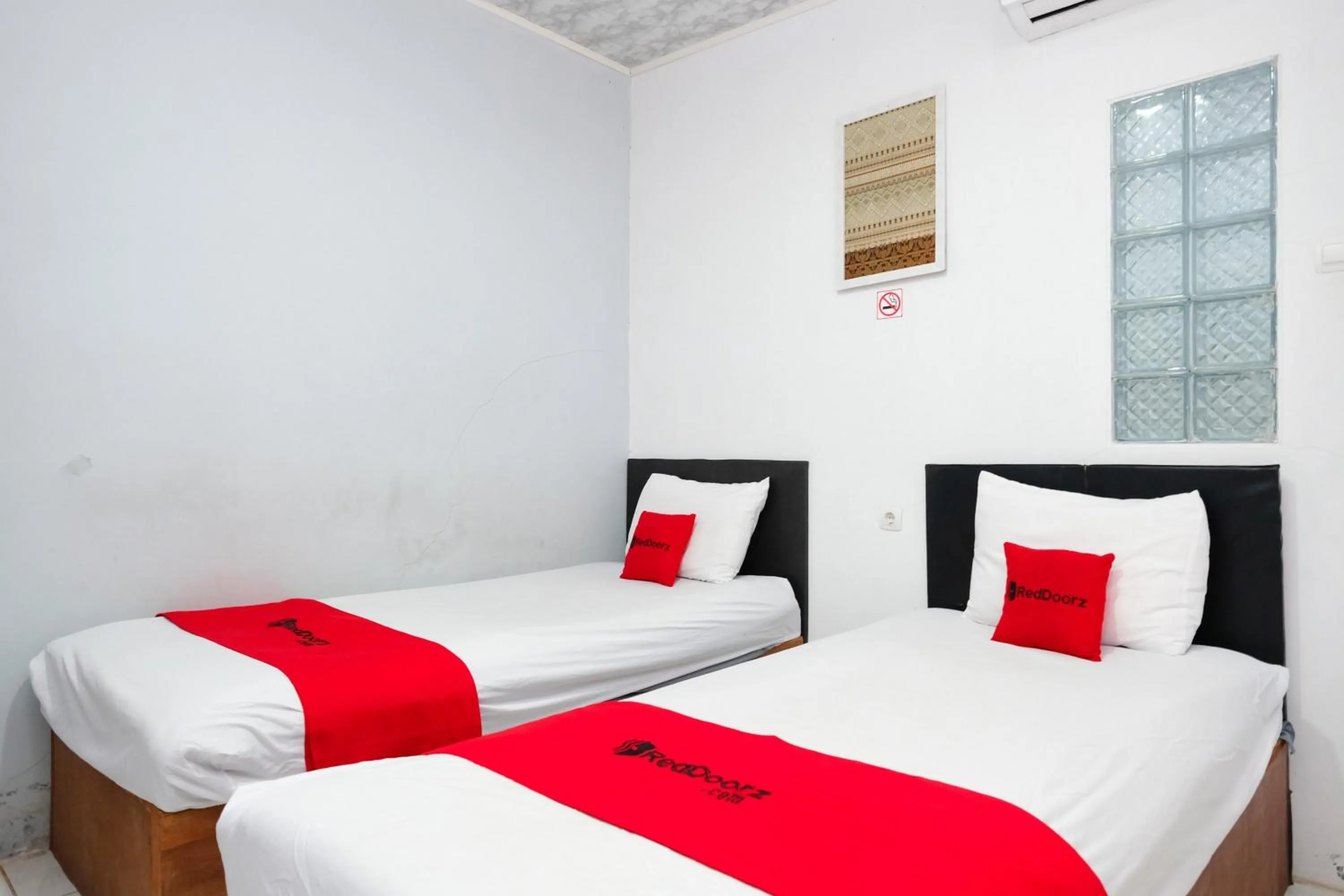 Bedroom, Bed in RedDoorz near Lippo Mall Yogyakarta 3