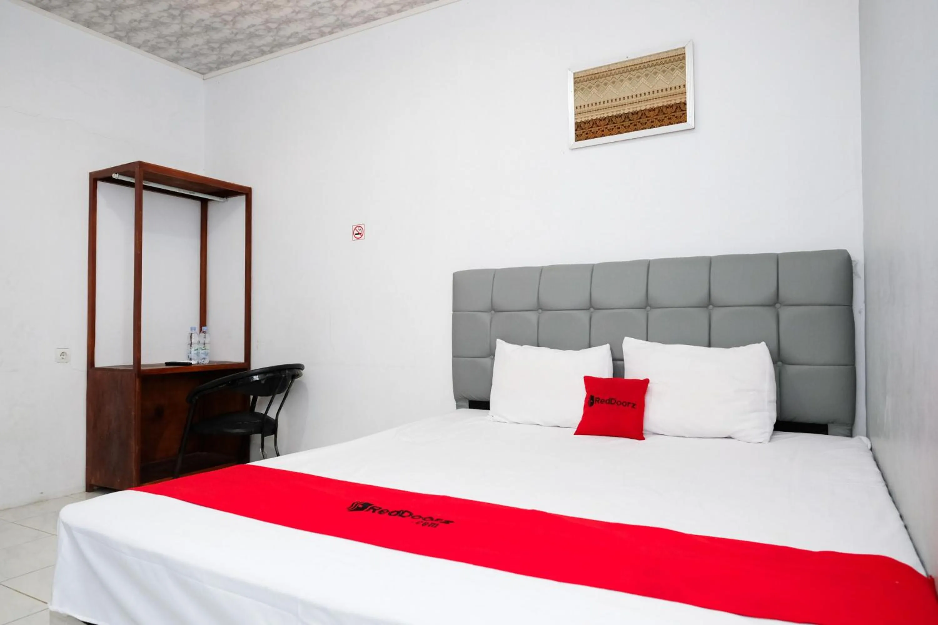 Bedroom, Bed in RedDoorz near Lippo Mall Yogyakarta 3