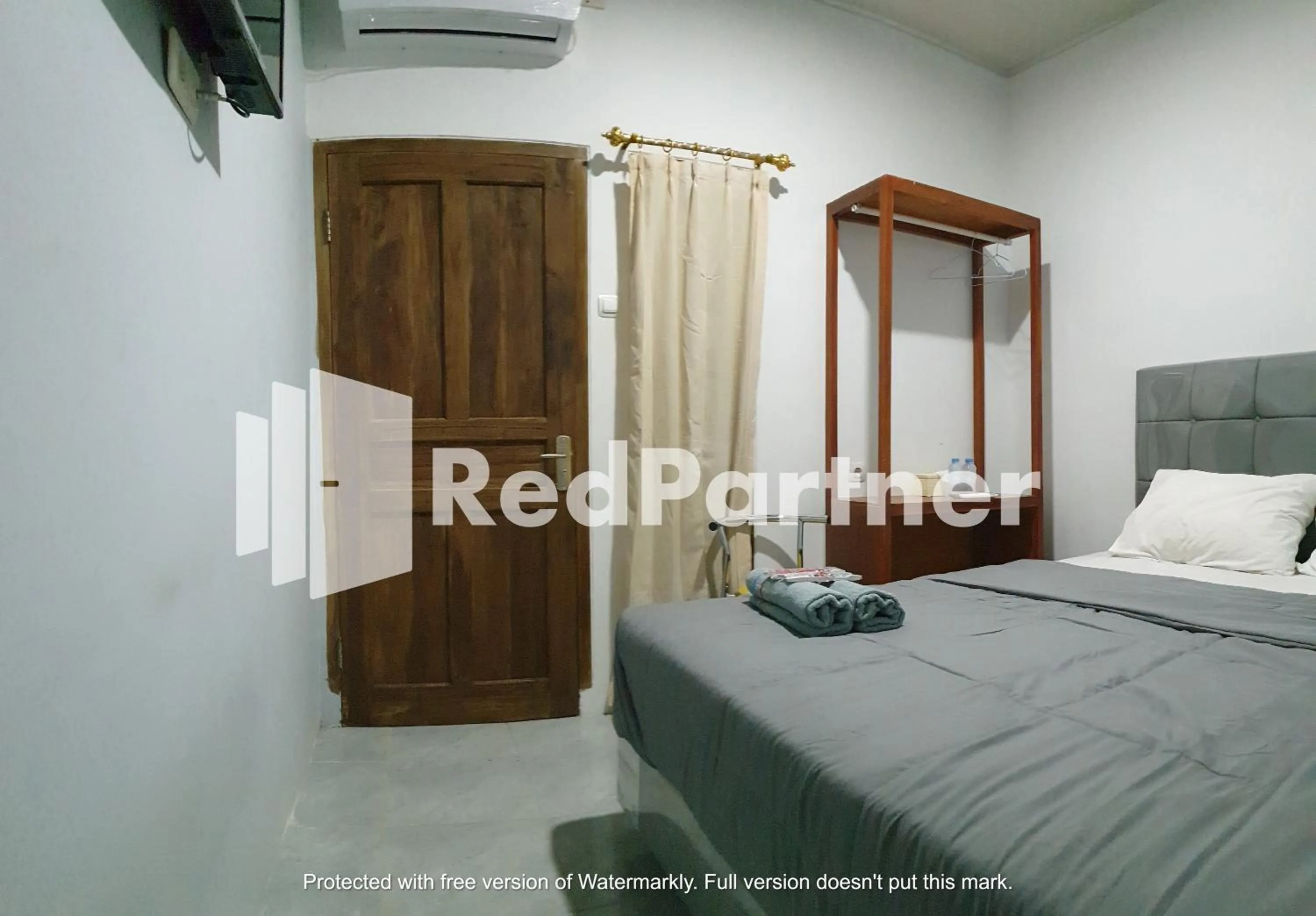 Bedroom, Bed in RedDoorz near Lippo Mall Yogyakarta 3