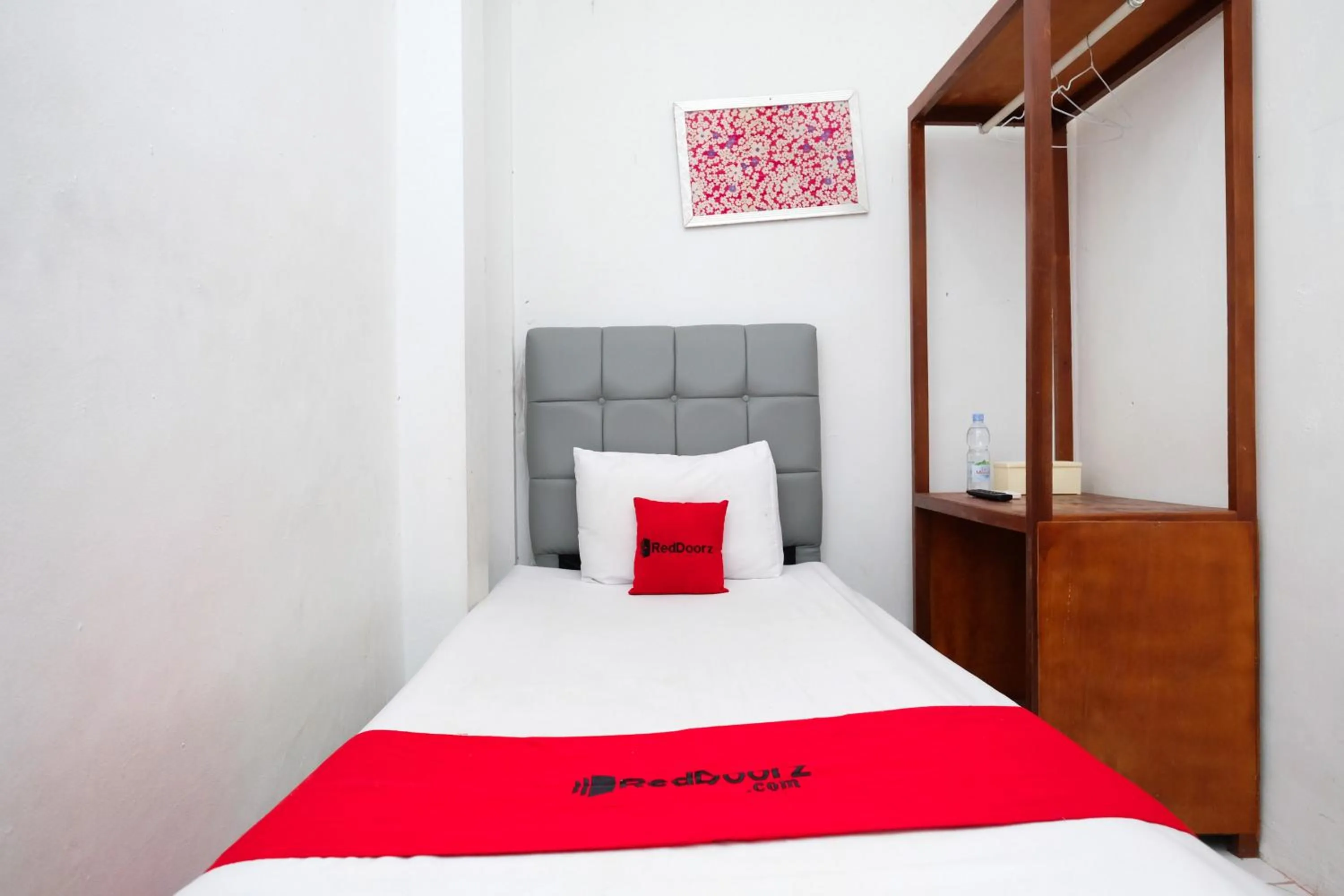 Bedroom, Bed in RedDoorz near Lippo Mall Yogyakarta 3