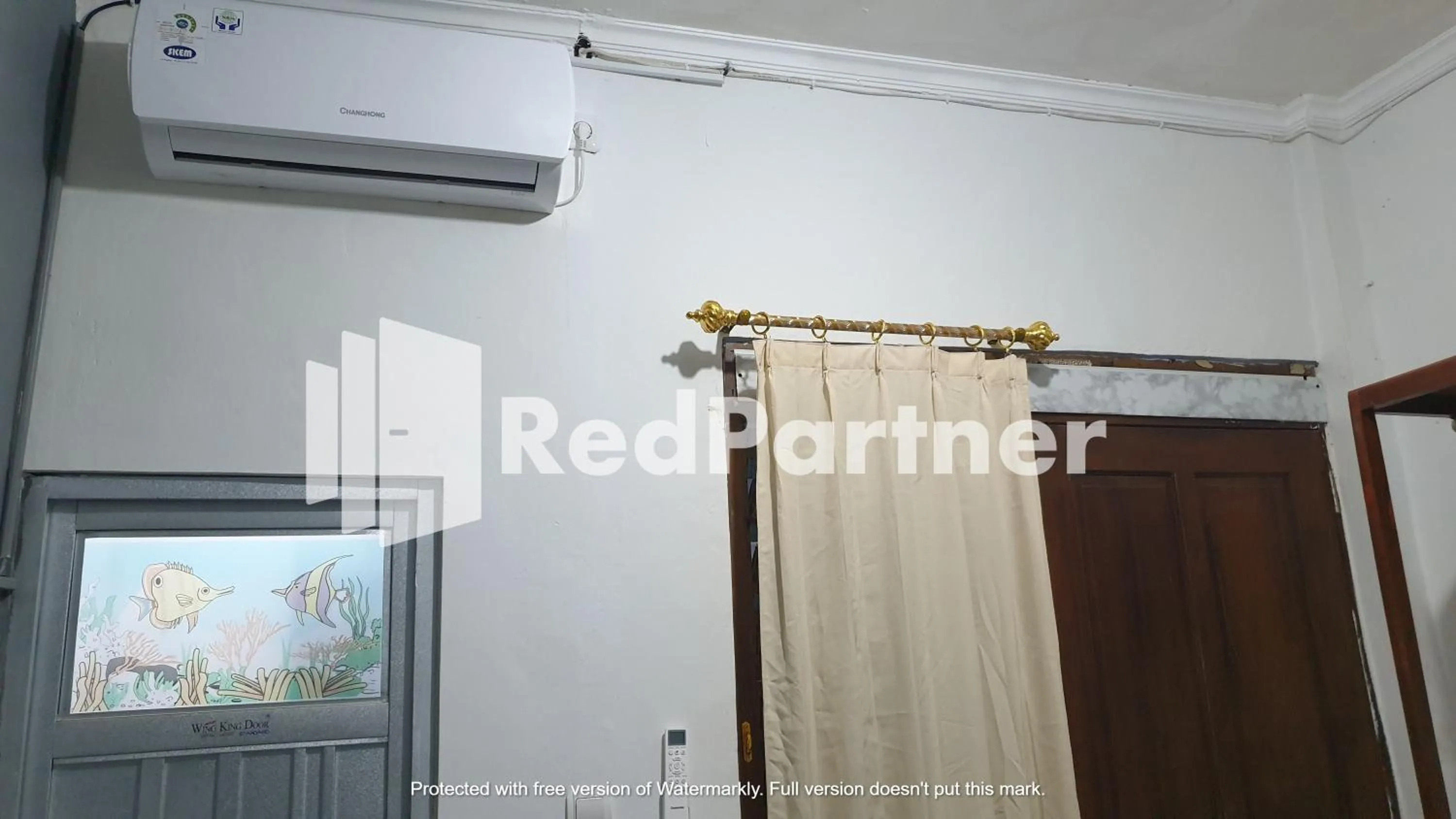 air conditioner in RedDoorz near Lippo Mall Yogyakarta 3