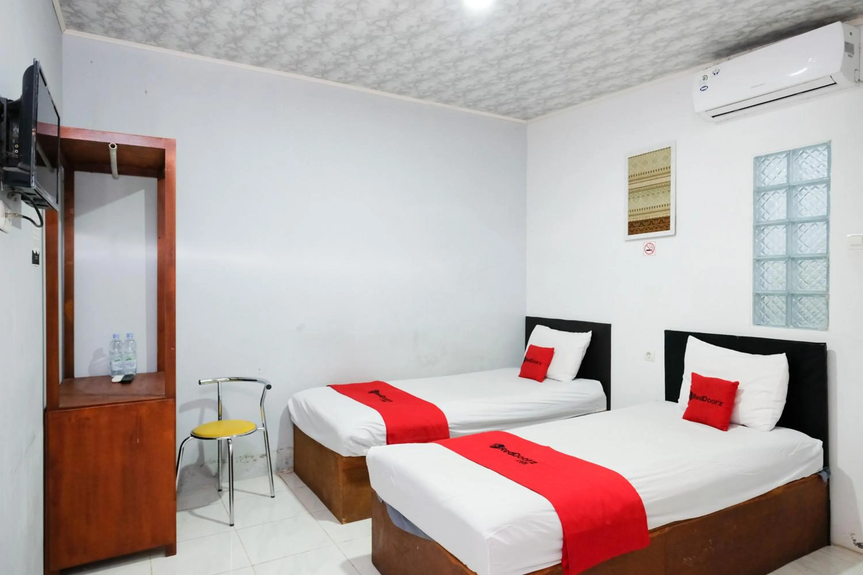 Bedroom, Bed in RedDoorz near Lippo Mall Yogyakarta 3