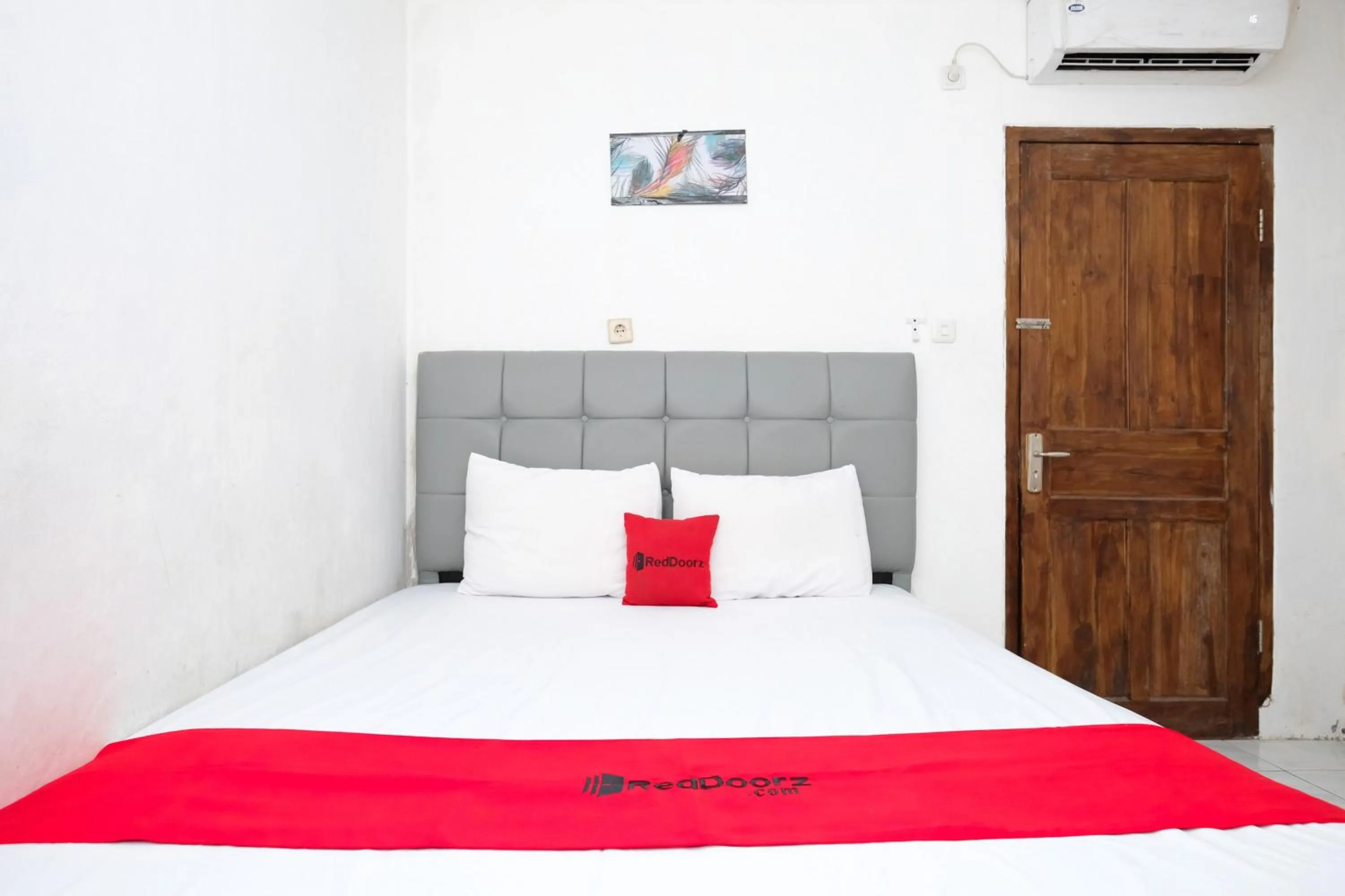 Bedroom, Bed in RedDoorz near Lippo Mall Yogyakarta 3