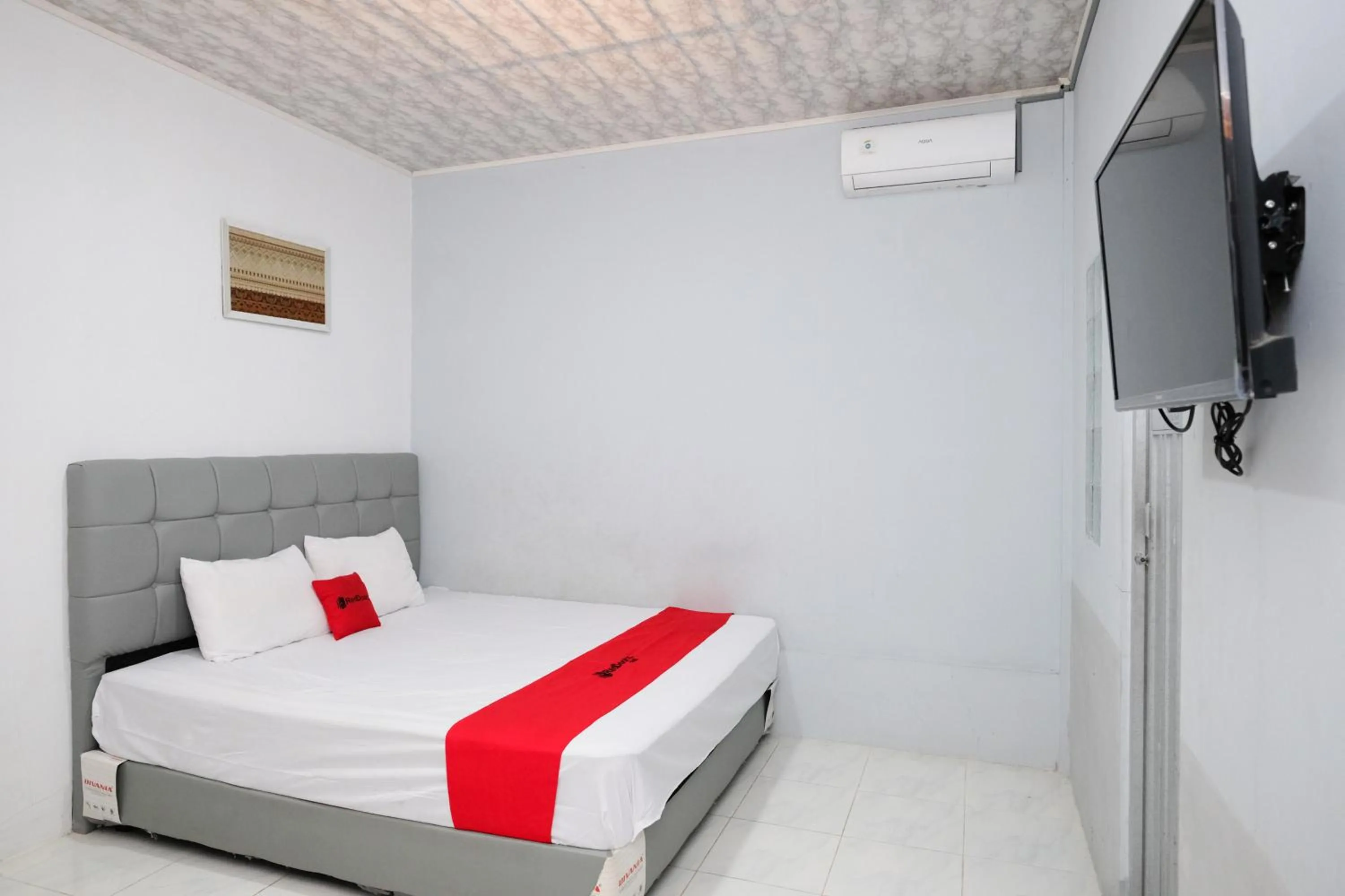 Bedroom, Bed in RedDoorz near Lippo Mall Yogyakarta 3