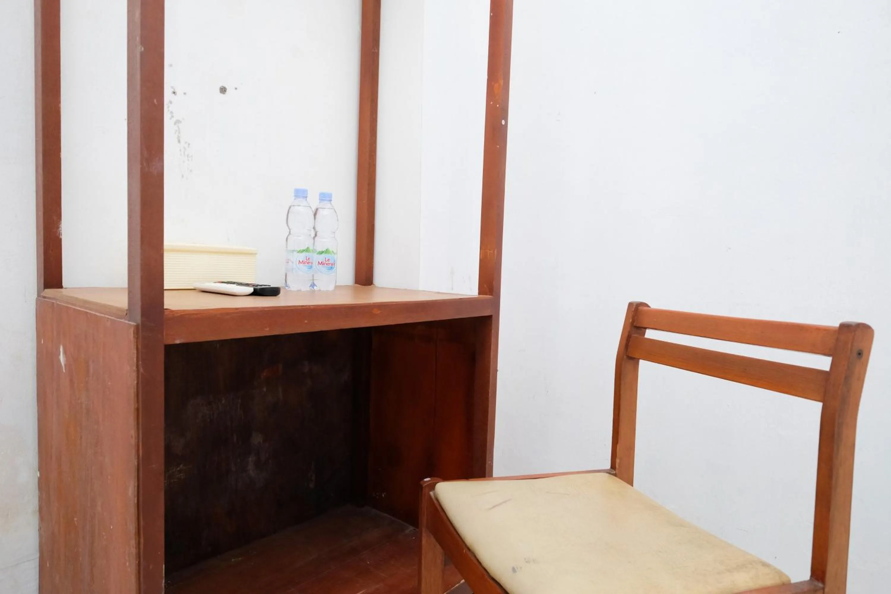 Seating area in RedDoorz near Lippo Mall Yogyakarta 3