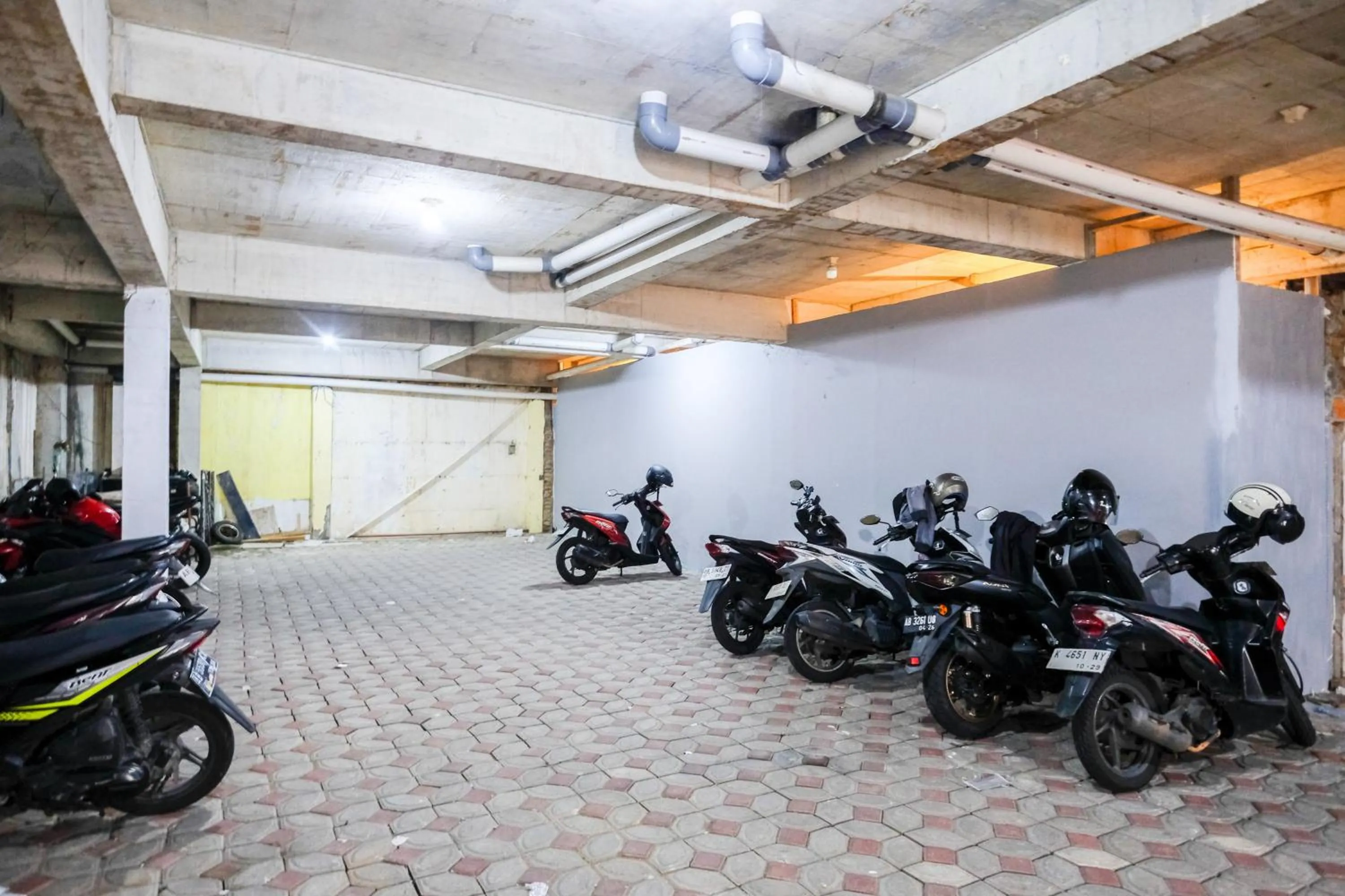 Parking in RedDoorz near Lippo Mall Yogyakarta 3