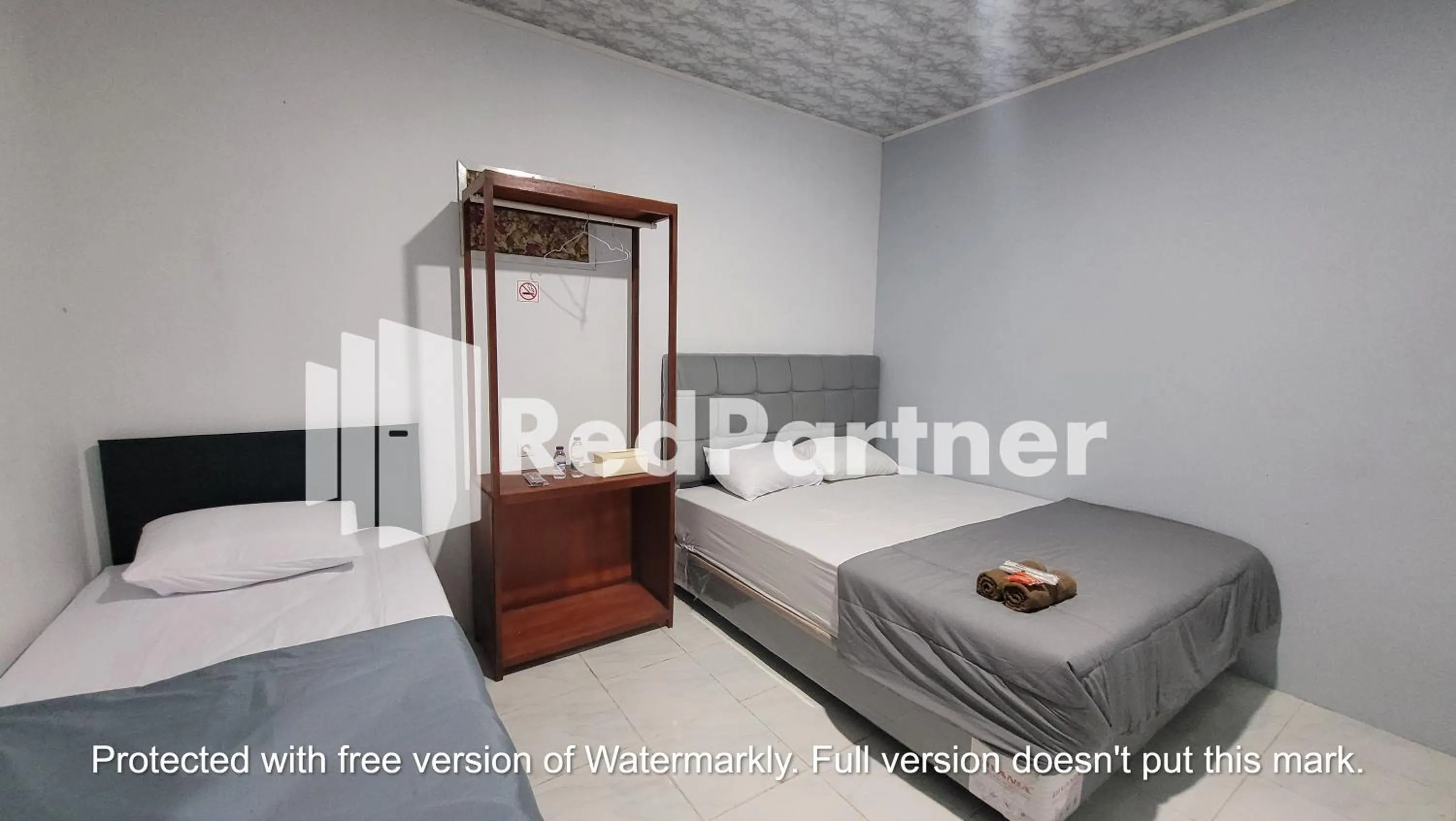 Bedroom, Bed in RedDoorz near Lippo Mall Yogyakarta 3