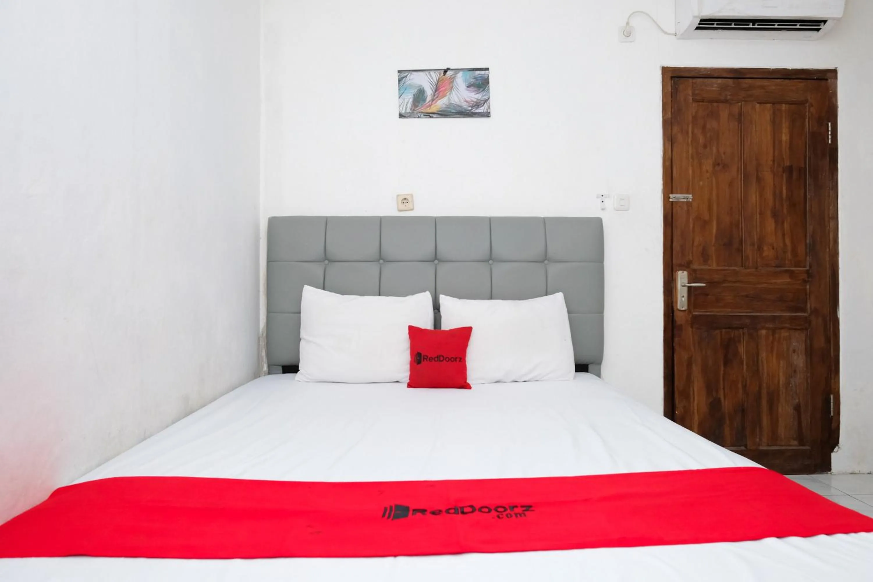 Bedroom, Bed in RedDoorz near Lippo Mall Yogyakarta 3