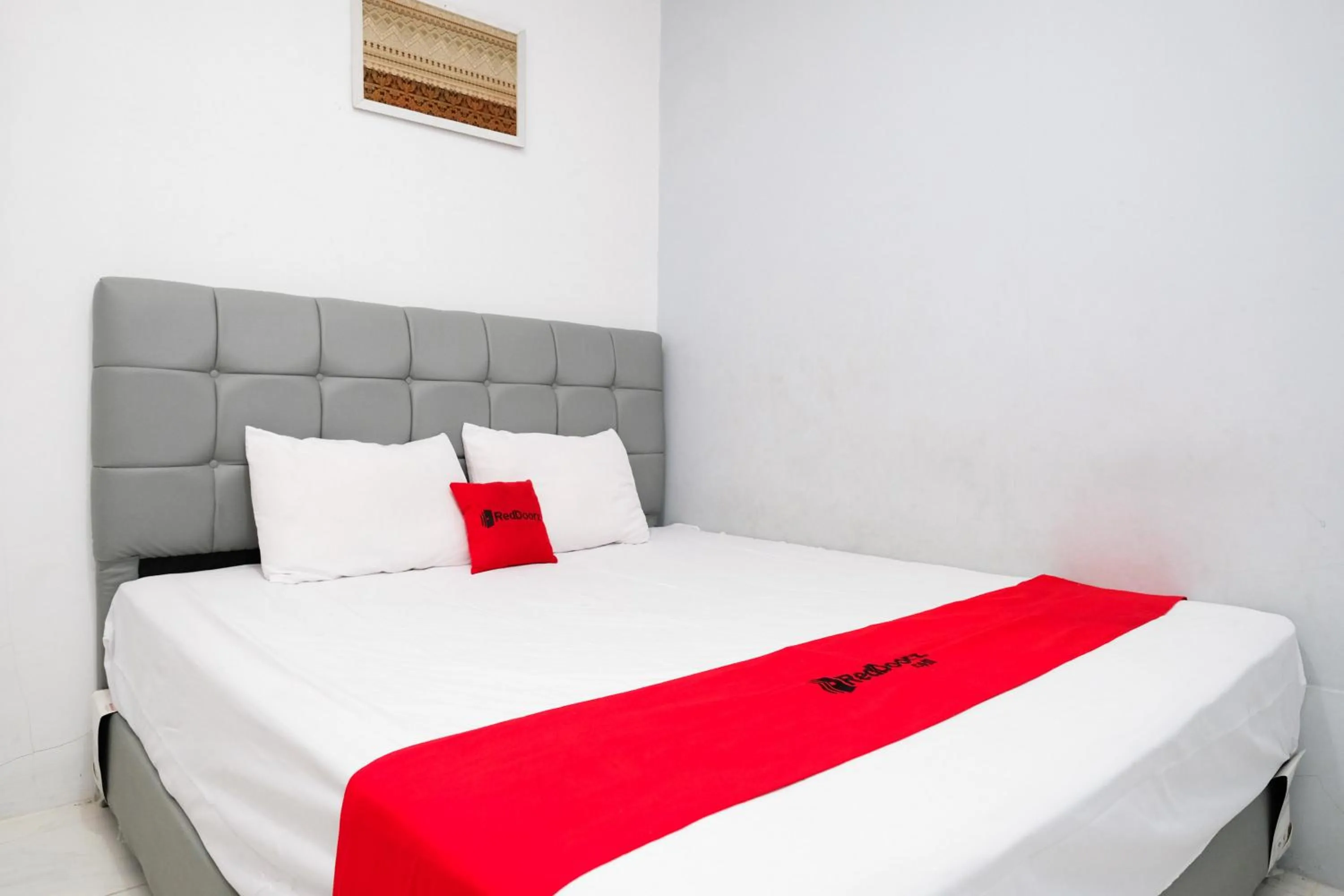 Bedroom, Bed in RedDoorz near Lippo Mall Yogyakarta 3