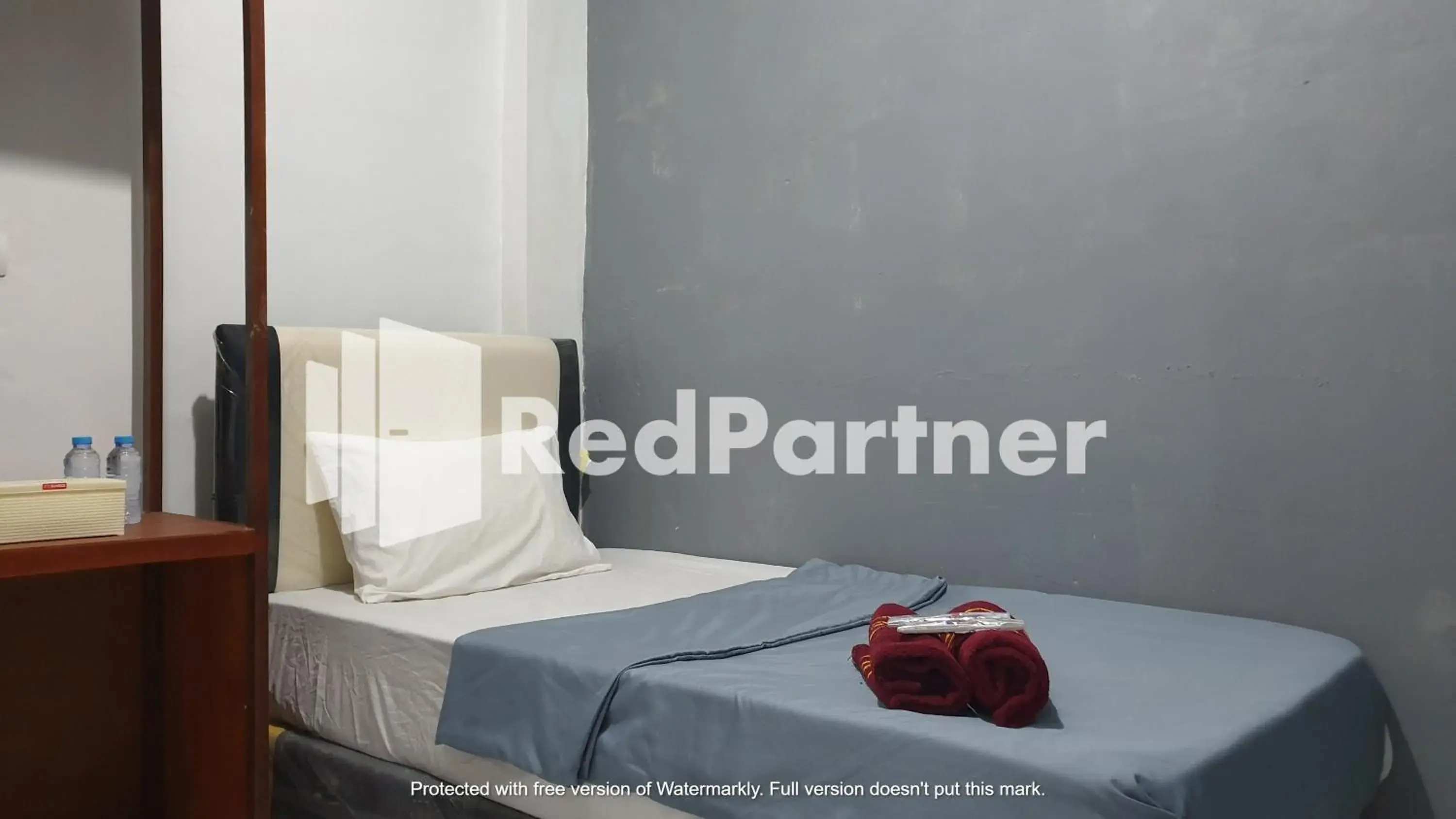 Bedroom, Bed in RedDoorz near Lippo Mall Yogyakarta 3 Bedroom, Bed in RedDoorz near Lippo Mall Yogyakarta 3