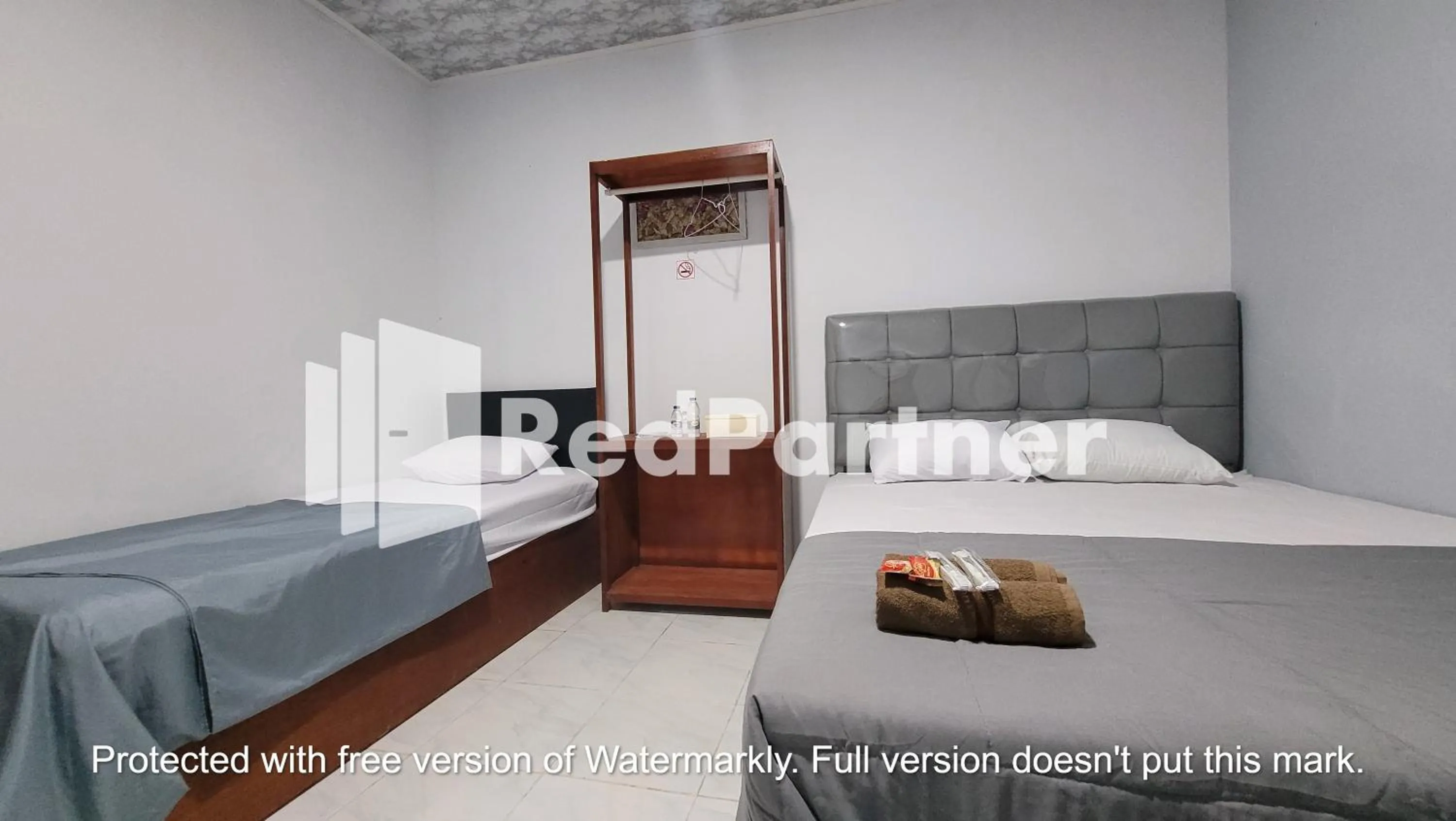 Bedroom, Bed in RedDoorz near Lippo Mall Yogyakarta 3