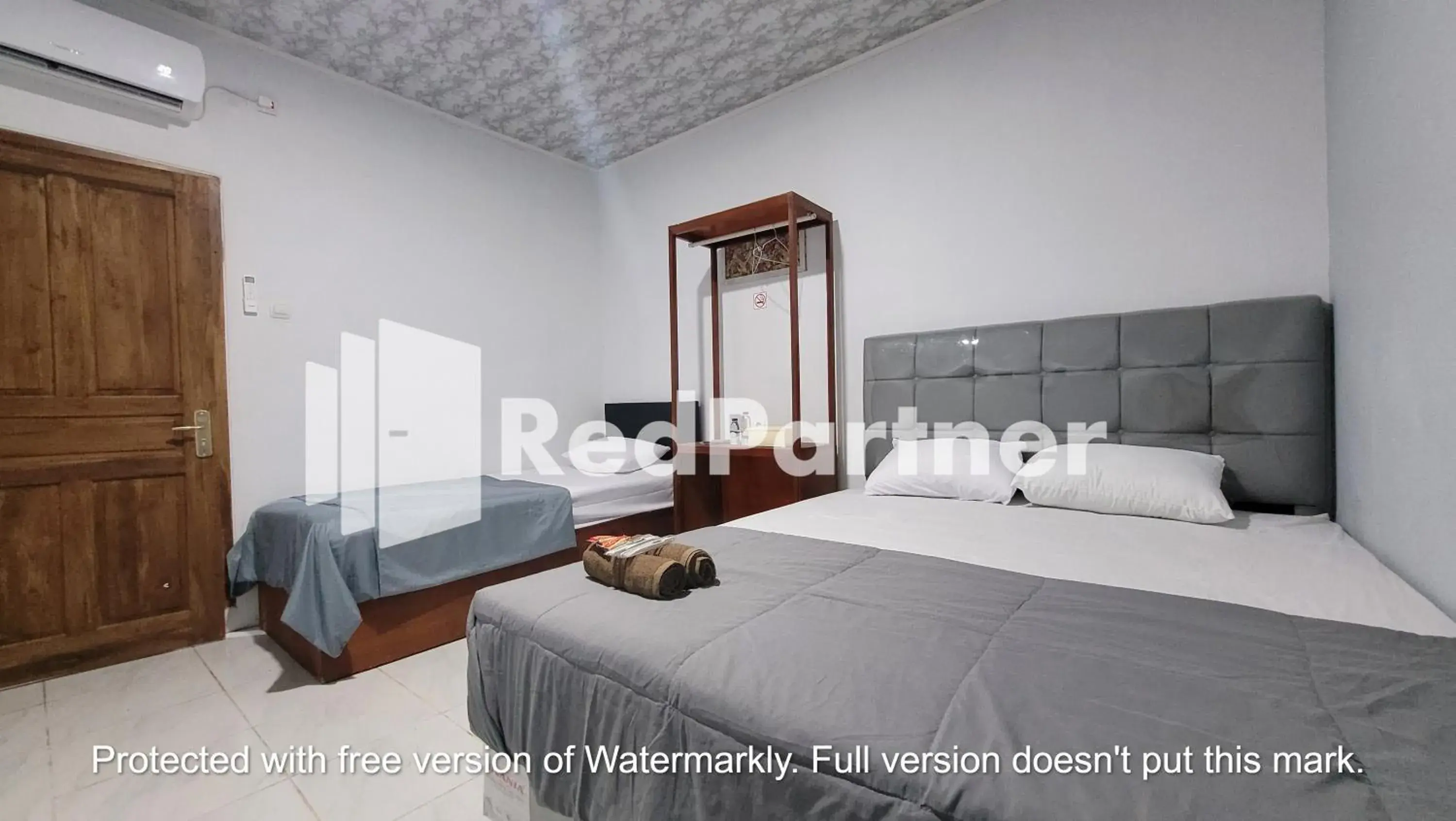 Bedroom, Bed in RedDoorz near Lippo Mall Yogyakarta 3 Bedroom, Bed in RedDoorz near Lippo Mall Yogyakarta 3