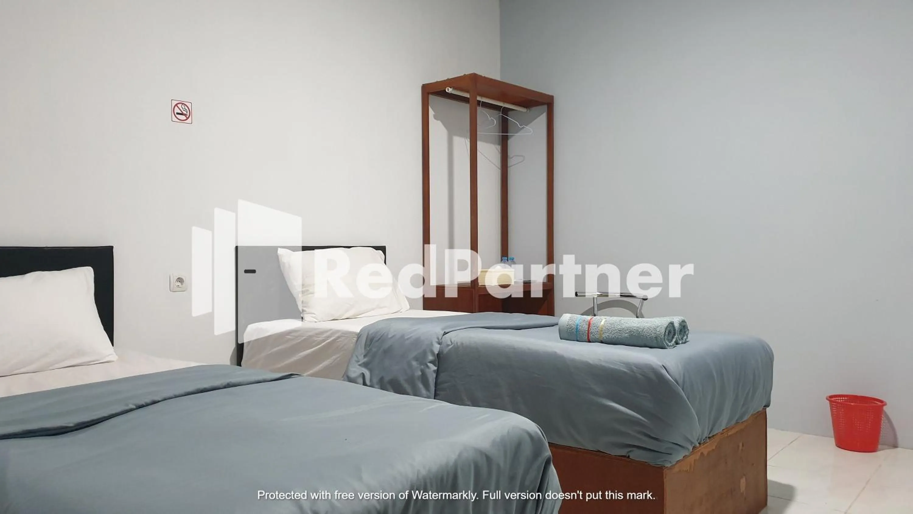 Bedroom, Bed in RedDoorz near Lippo Mall Yogyakarta 3