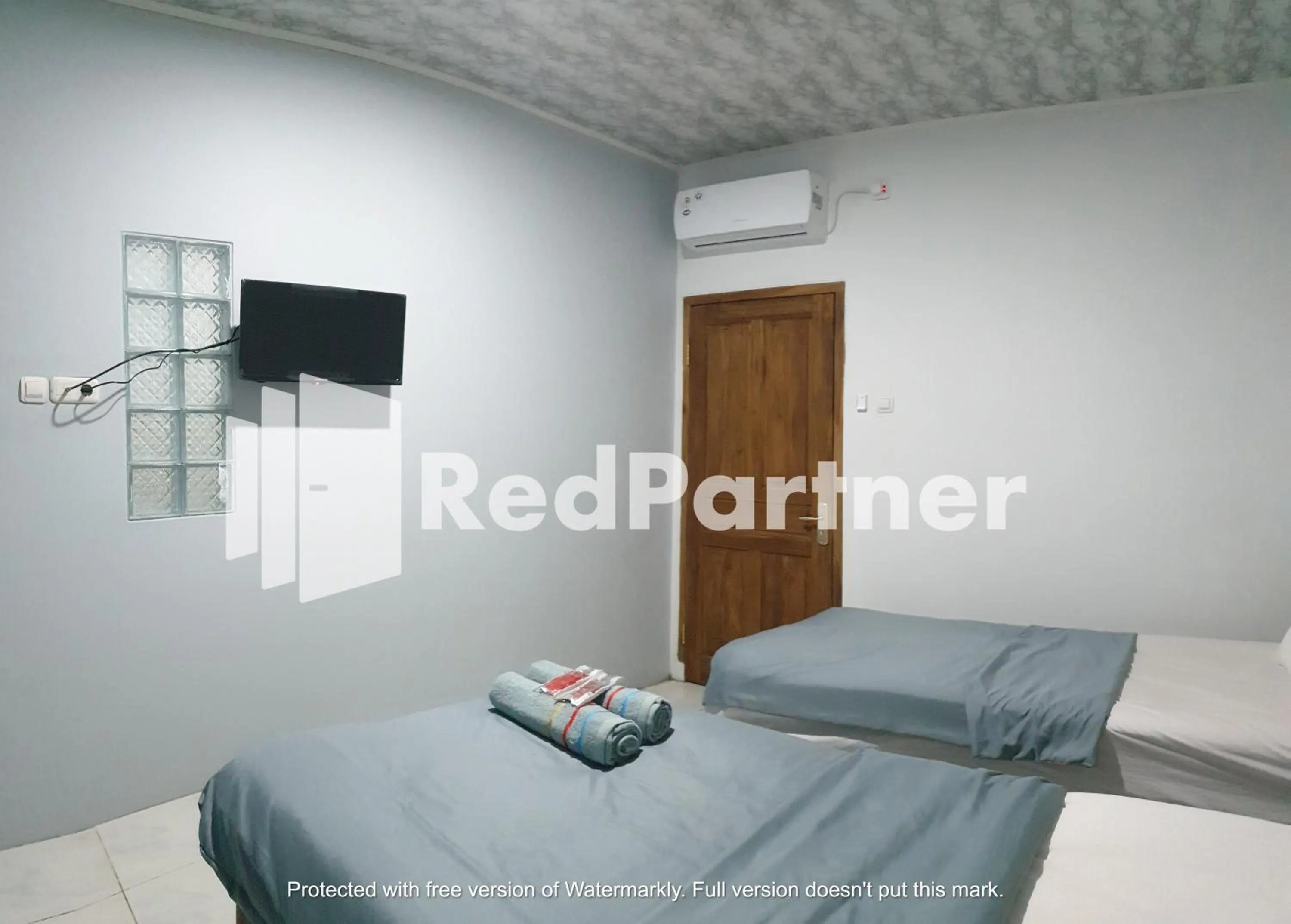 Bedroom, Bed in RedDoorz near Lippo Mall Yogyakarta 3