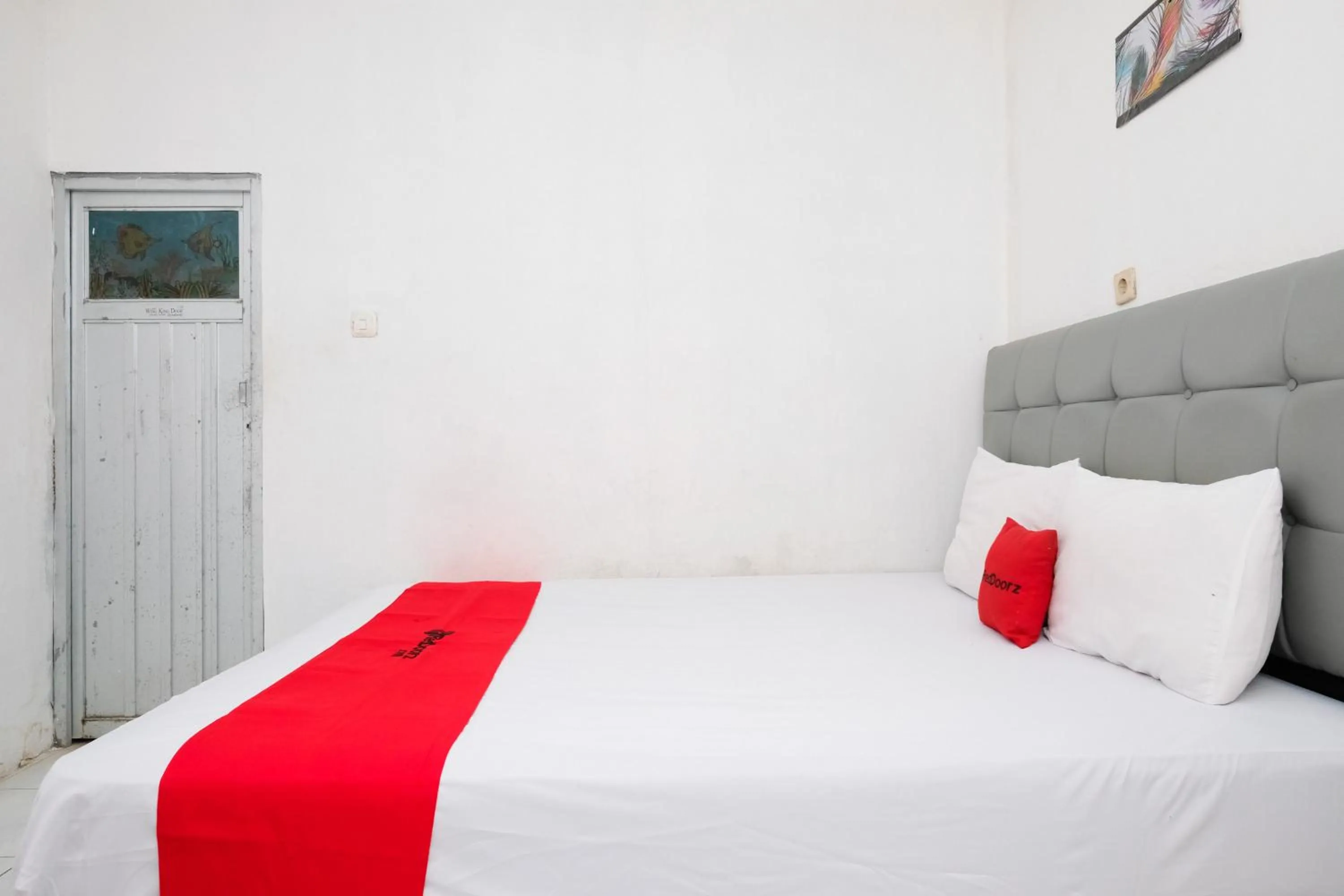 Bedroom, Bed in RedDoorz near Lippo Mall Yogyakarta 3