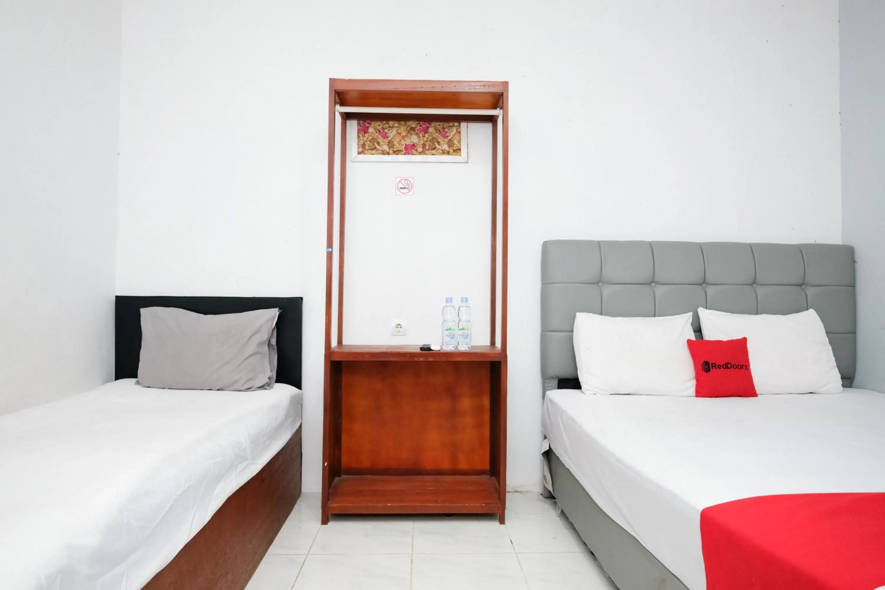 Bedroom, Bed in RedDoorz near Lippo Mall Yogyakarta 3