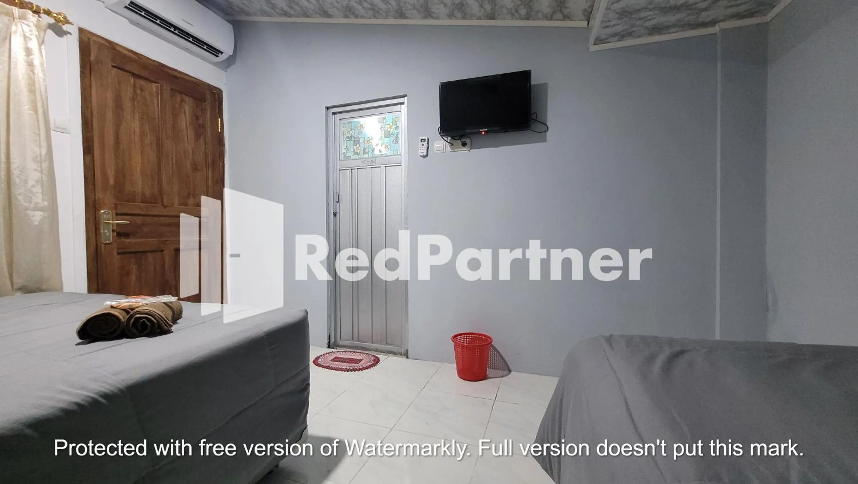 Bedroom, Bed in RedDoorz near Lippo Mall Yogyakarta 3