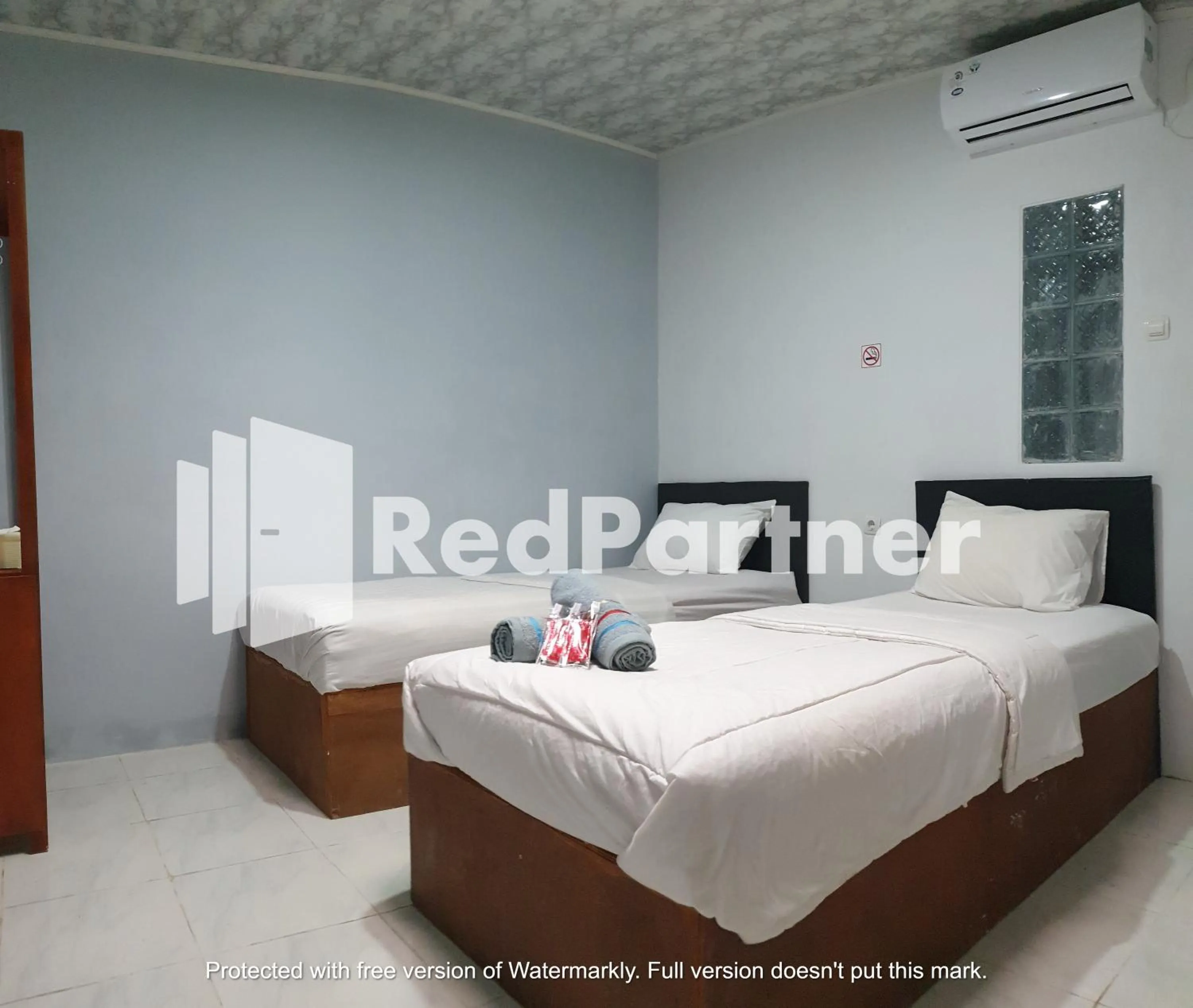 Bedroom, Bed in RedDoorz near Lippo Mall Yogyakarta 3